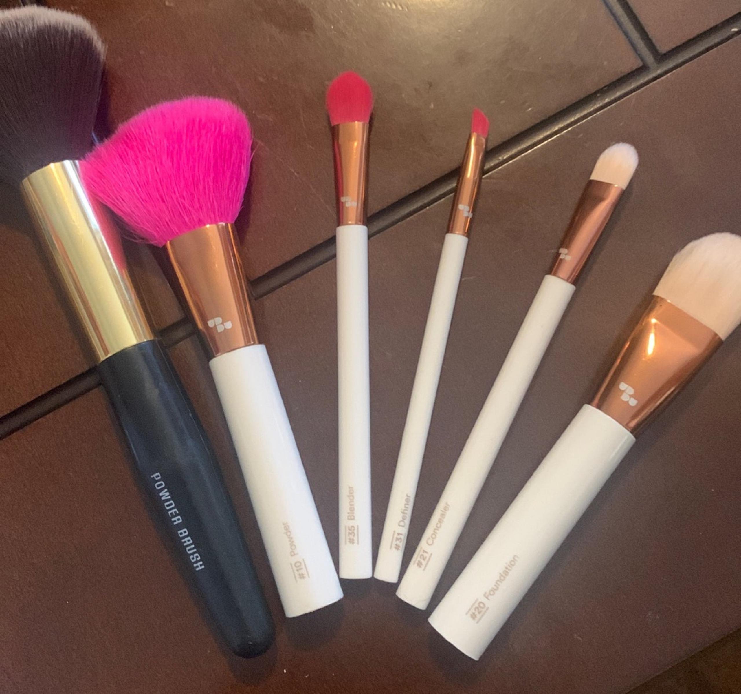 Makeup brushes