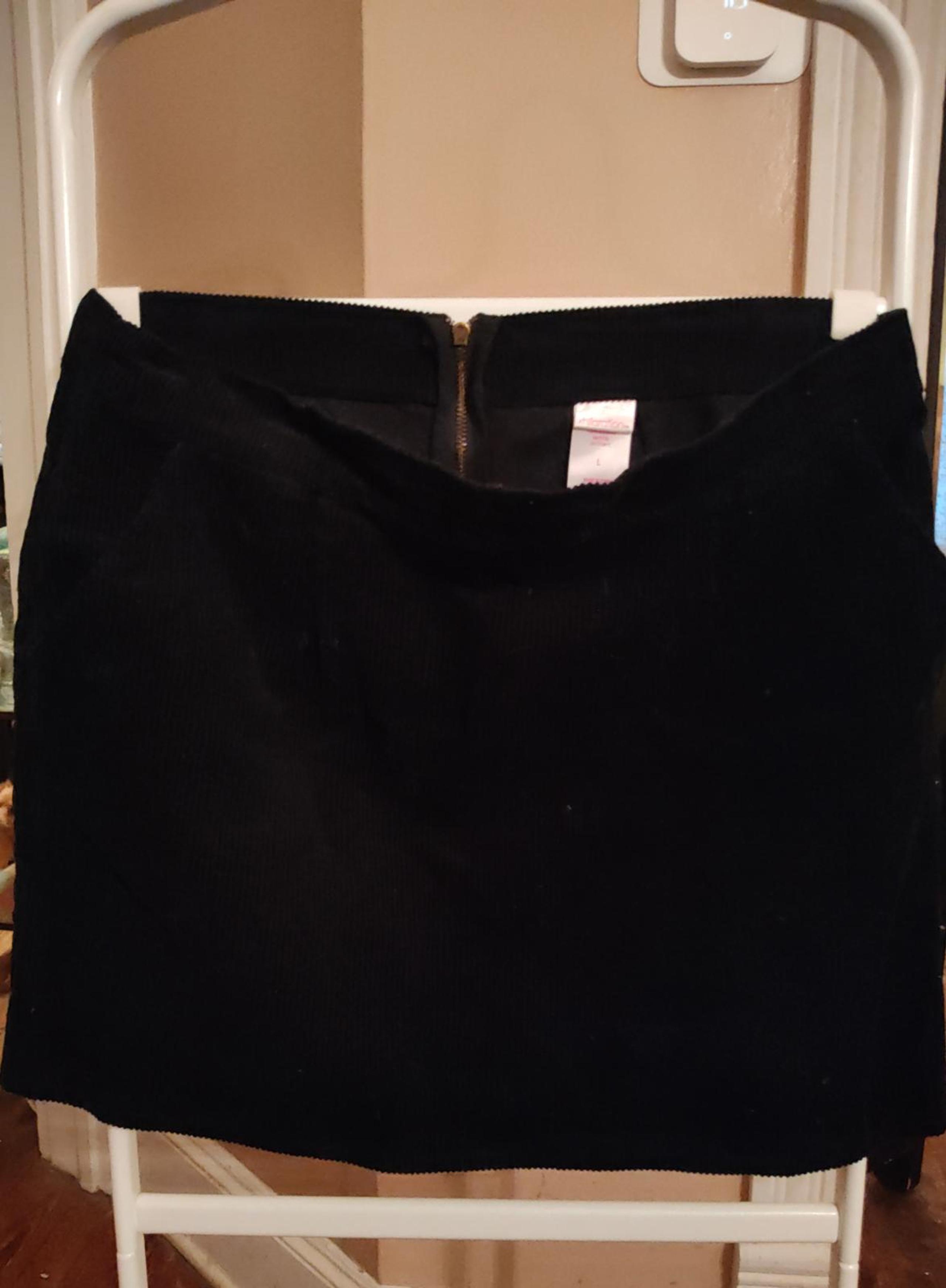 Xhileration mini skirt - L- black back zipper  - EUC