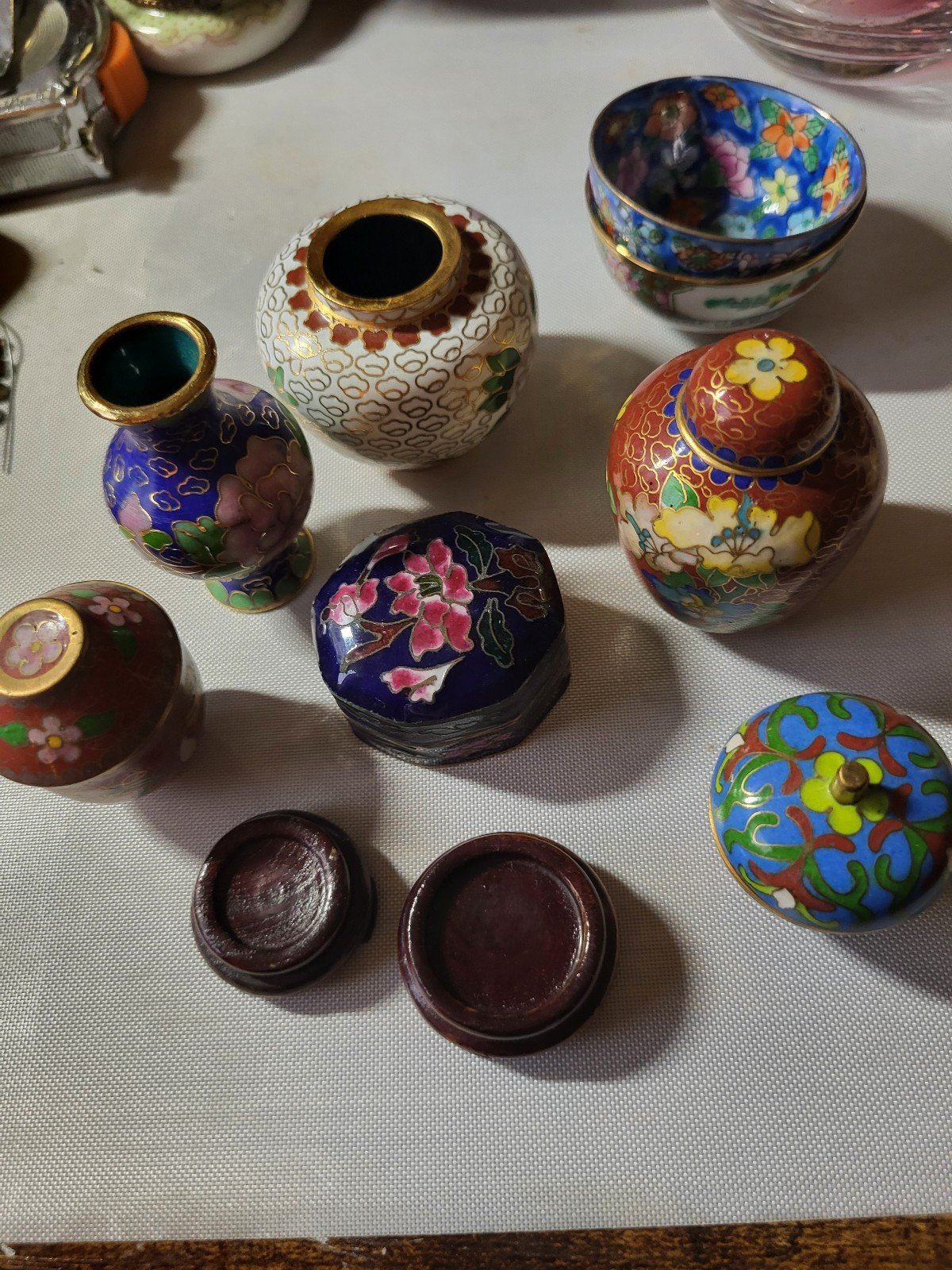 Set of miniature closonaise pieces