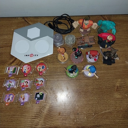 Disney Infinity Lot - Figures, Game Base & Game Disc