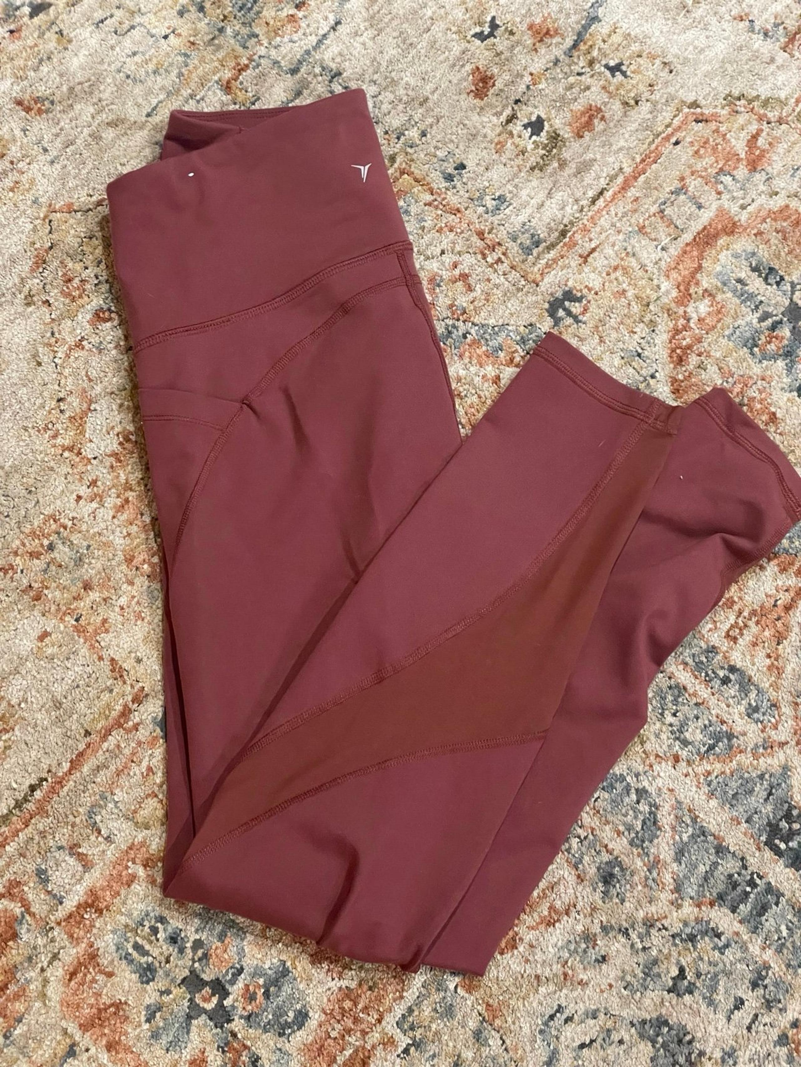 Old Navy Athletic Elevate Go Dry leggings pockets full yoga pants women’s medium