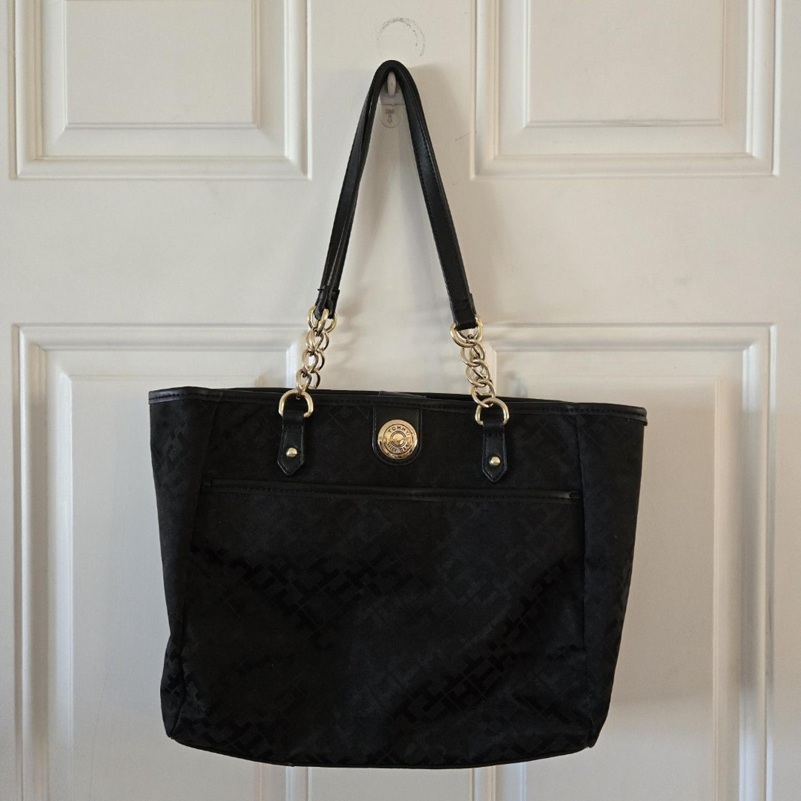 Tommy Hilfiger Large Black Purse Shoulder Bag Tote Multiple Pockets Great Condit