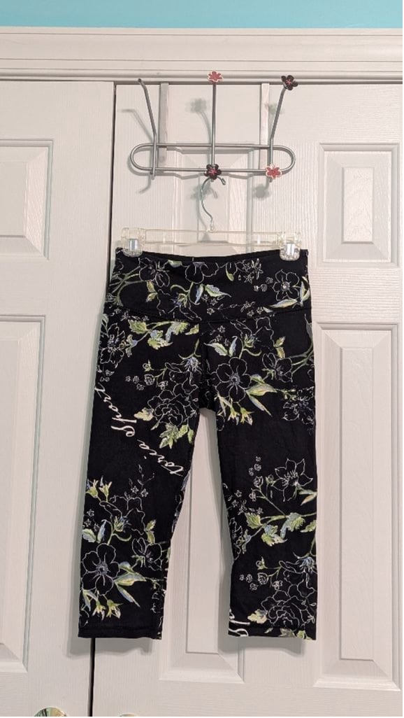 Women's Victoria's Secret Crop Leggings Size S Black Floral