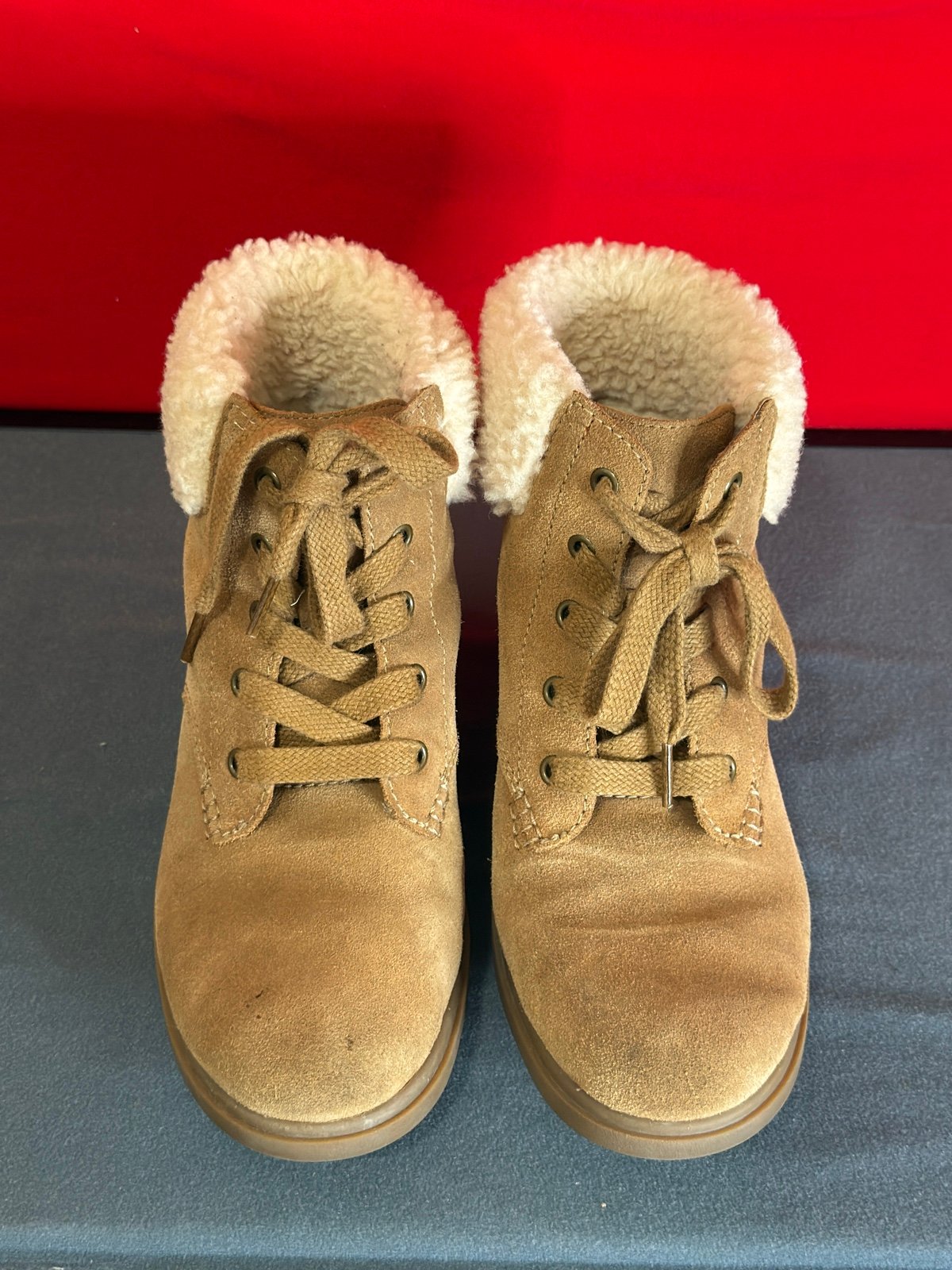 UGG Women Chestnut Harrison Lace
UP Waterproof Suede Boots 1121790
US Size 7.5