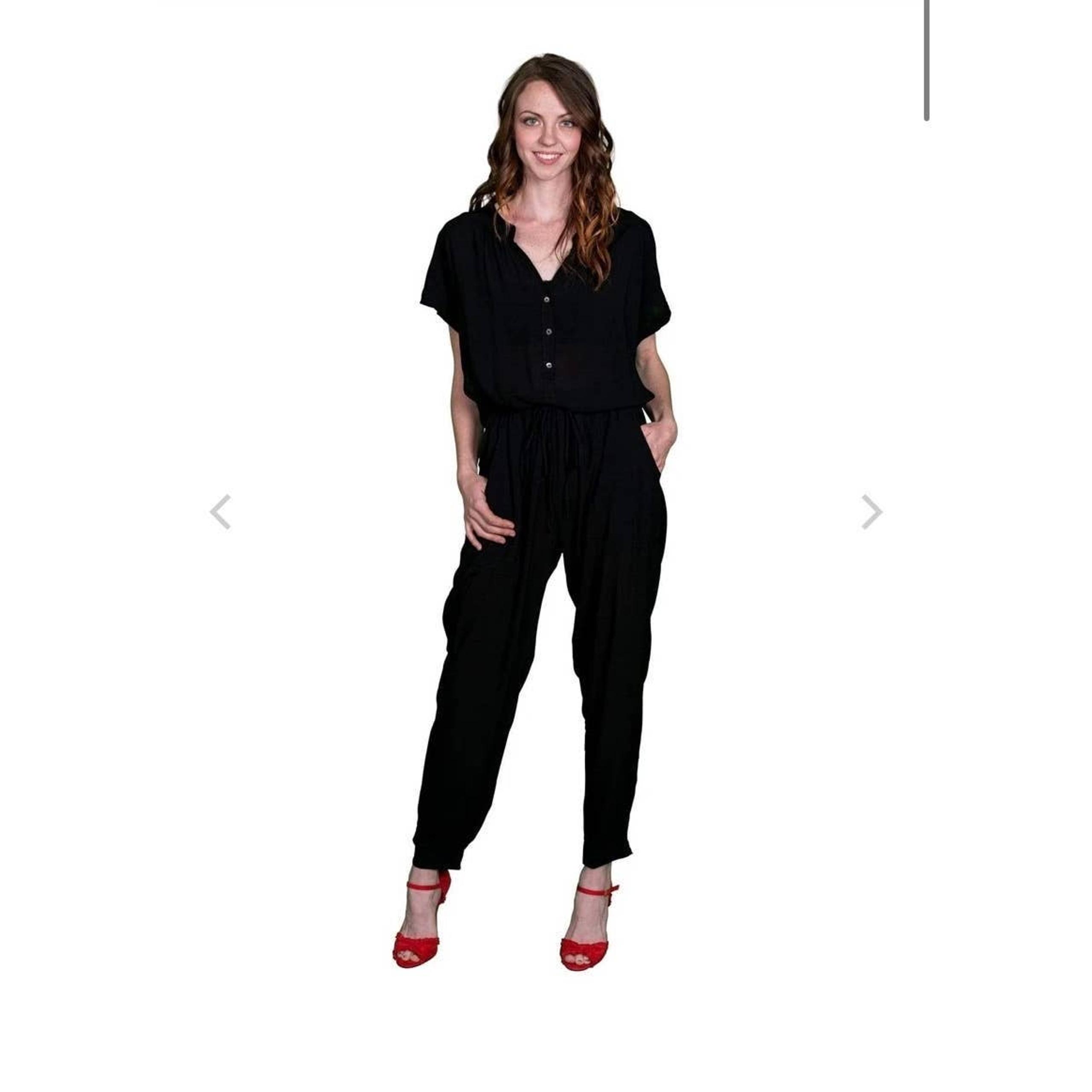 Velvet by graham and Spencer grey short sleeve jumpsuit size small 0067