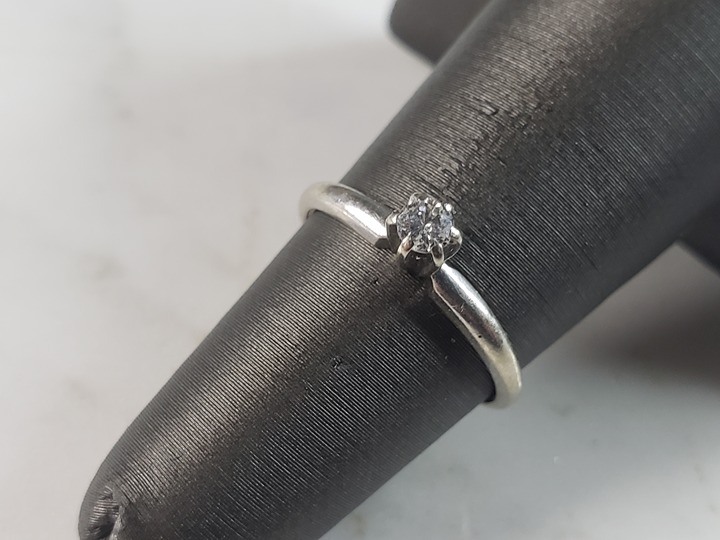 Womens Vintage Estate 14k White Gold Solitaire .10ct Diamond Ring 1.2g E1128