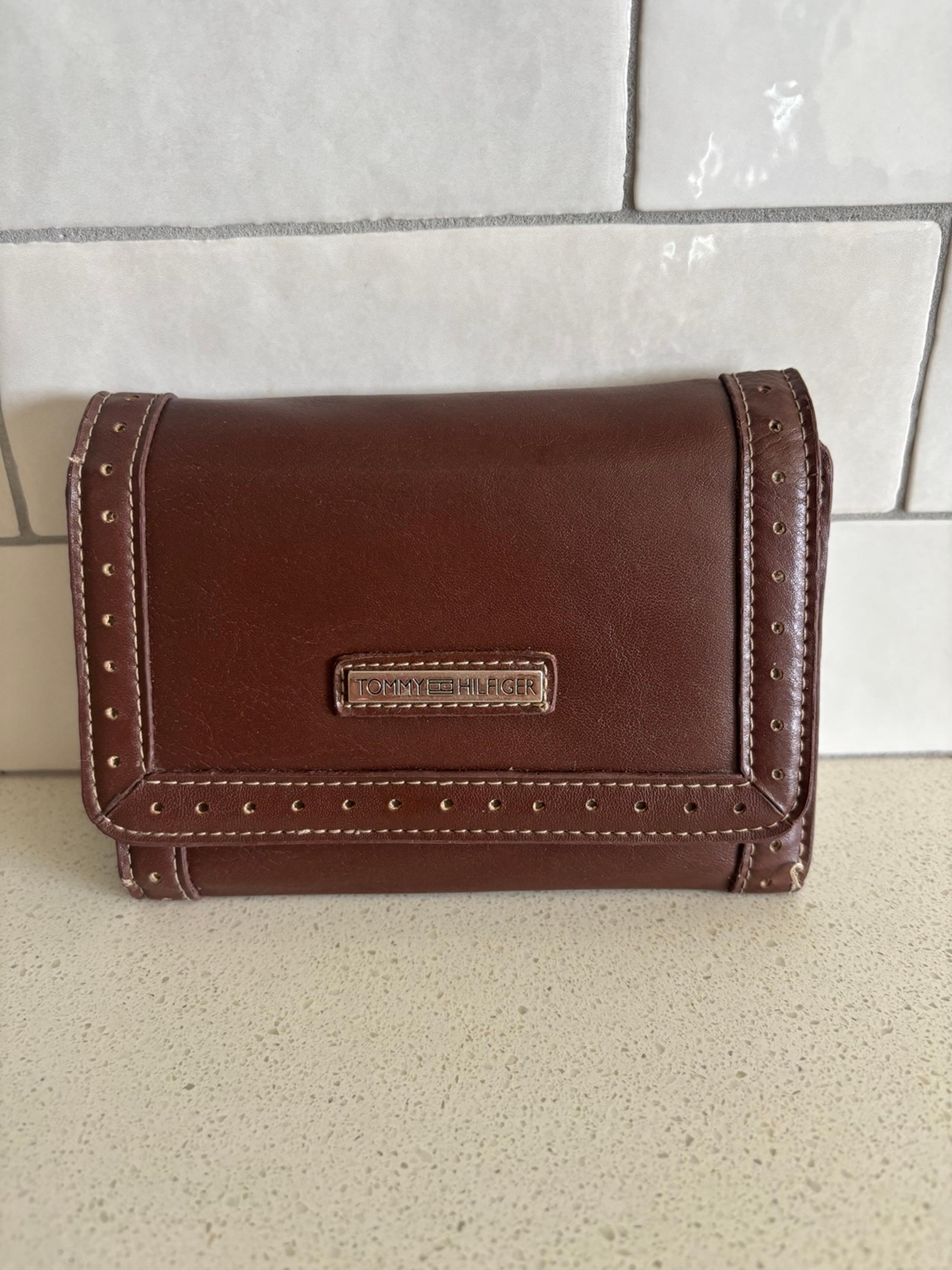 Vintage Tommy Hilfiger Women’s Tri-fold Card Brown Leather Wallet TH Logo EUC