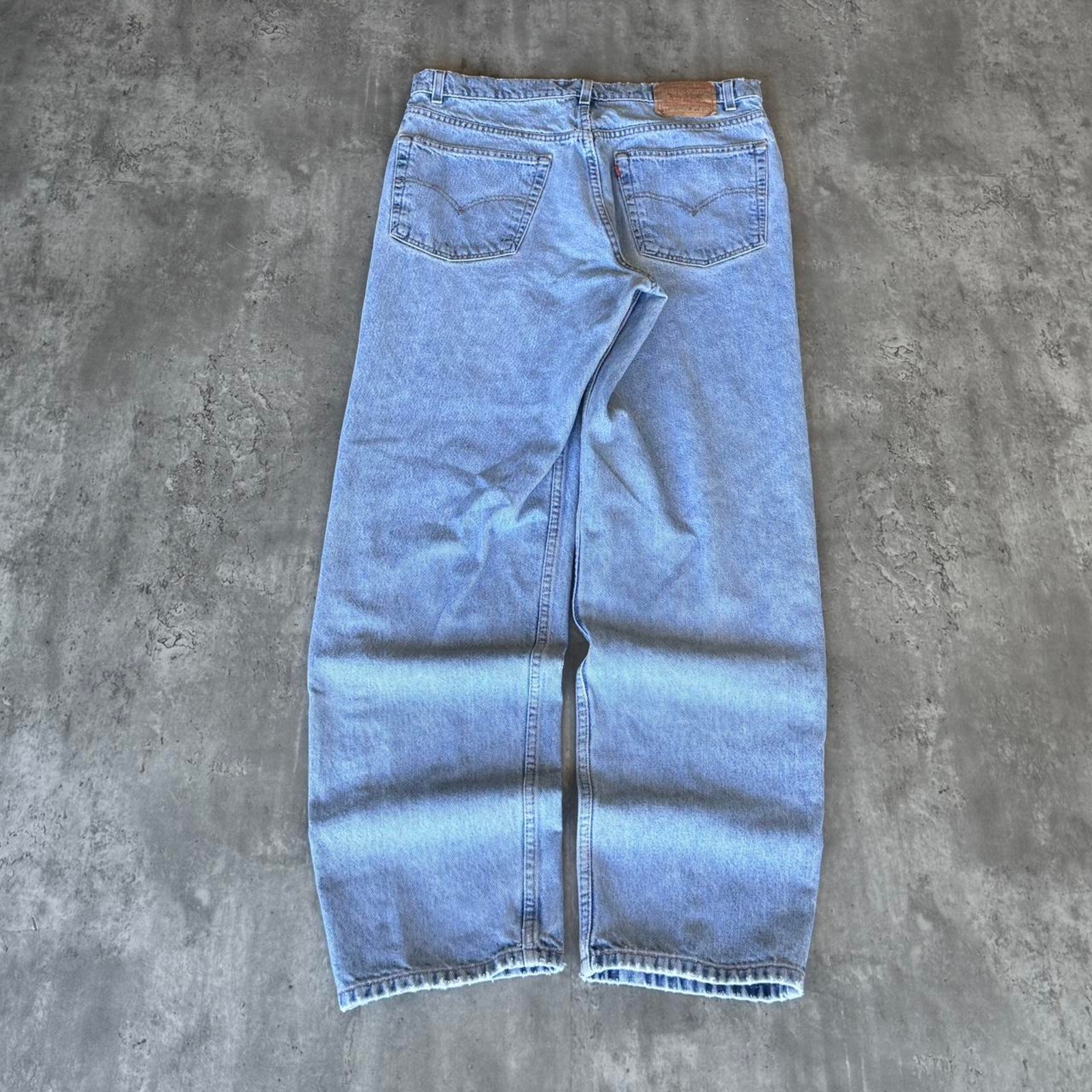 Vintage 90s Levi’s 550 Relaxed Fit Essential Denim Jeans