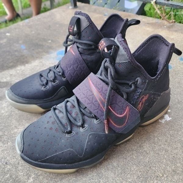 NIKE LEBRON XIV - Mens Shoes - SIZE 11