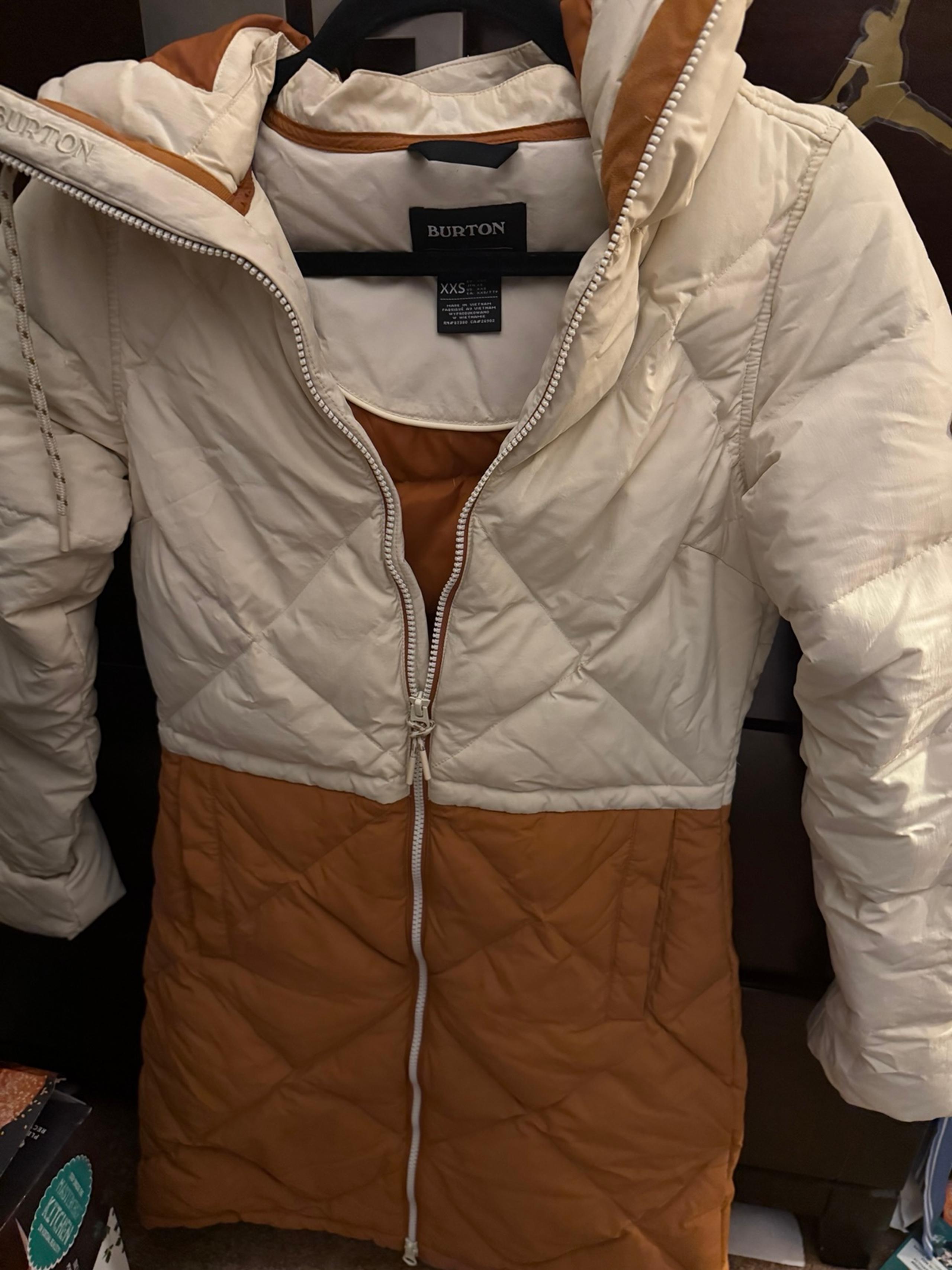 Burton Chescott Down Jacket in Creme Brulee/True Penny