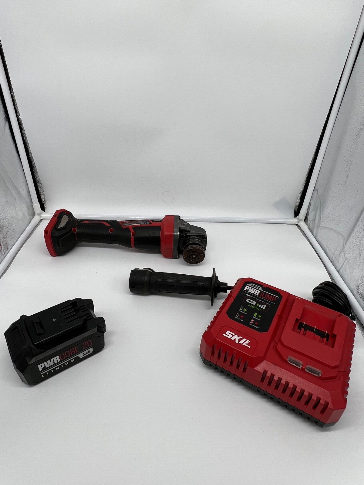 SKIL PWRCore 20 Brushless 20V 4-1/2 Angle Grinder Kit with 5.0Ah Battery and PW