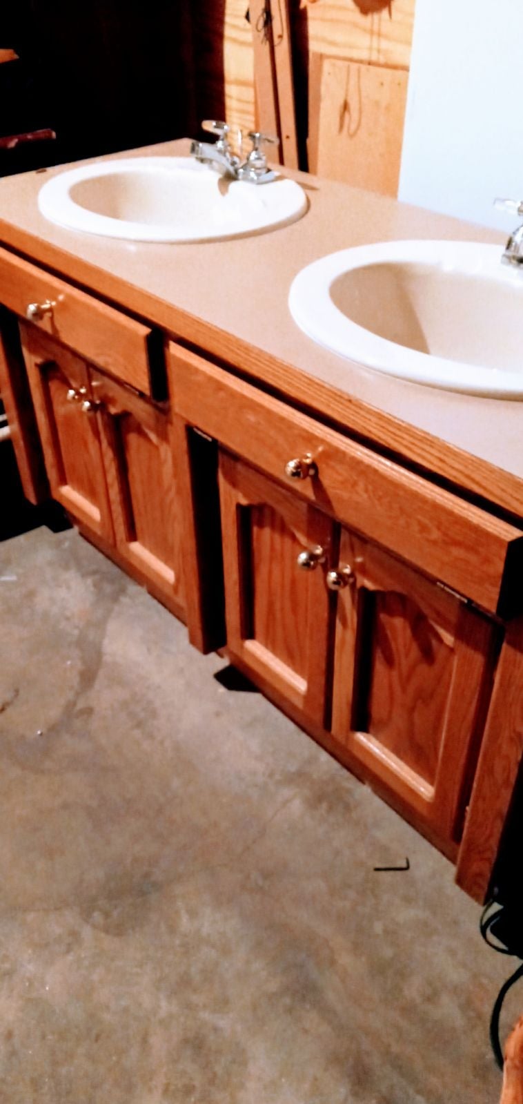 His/Hers Bthrm vanity,oakcabinetw/ Kohler fixtures great condition175 or bo