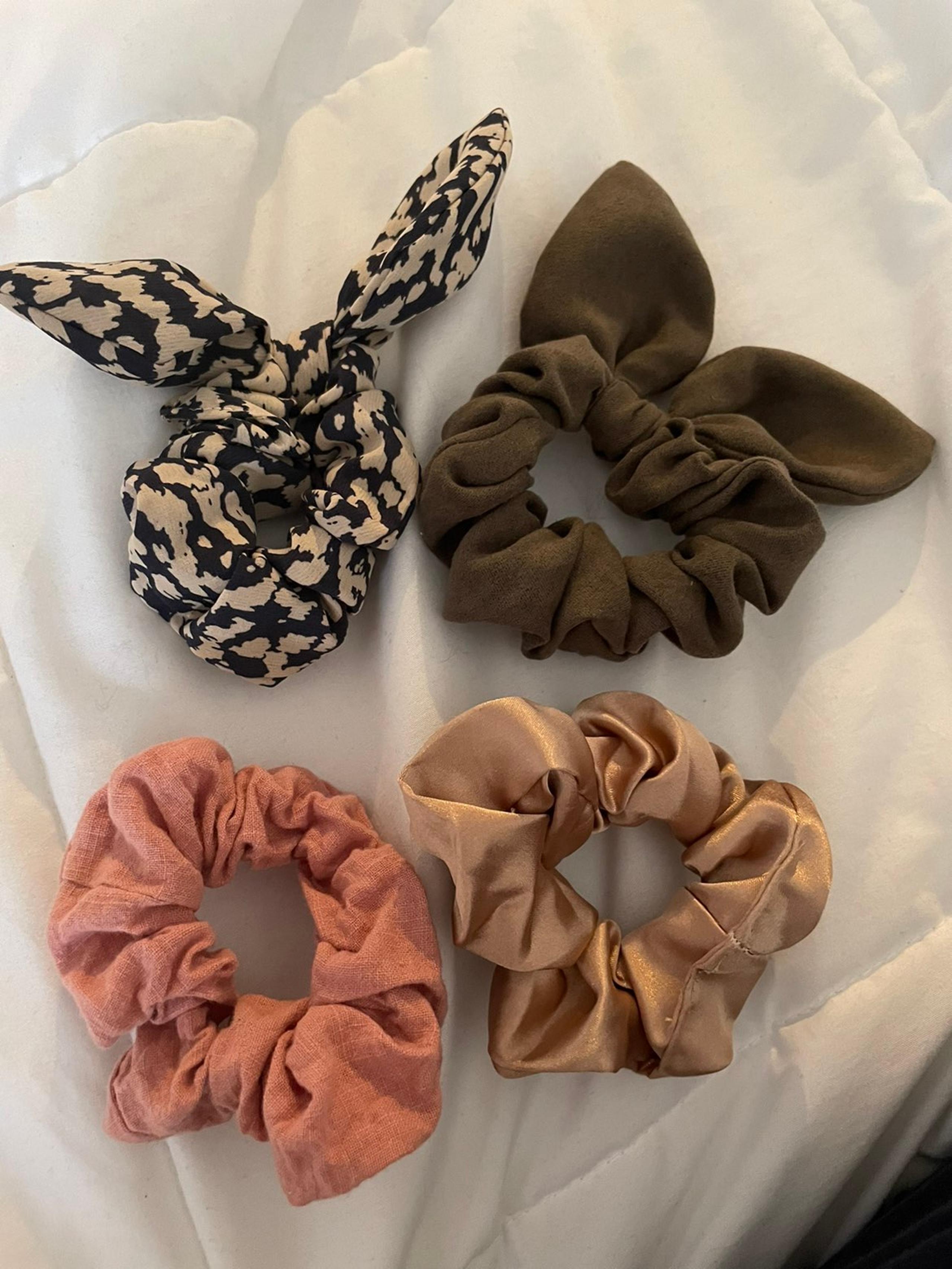 4 SCRUNCHIES
