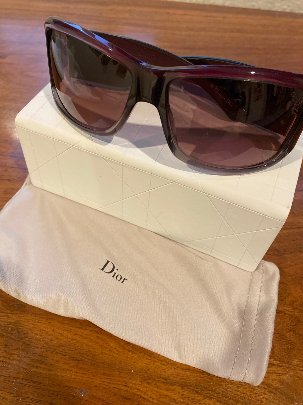 Women’s sunglasses, never worn. Like new.