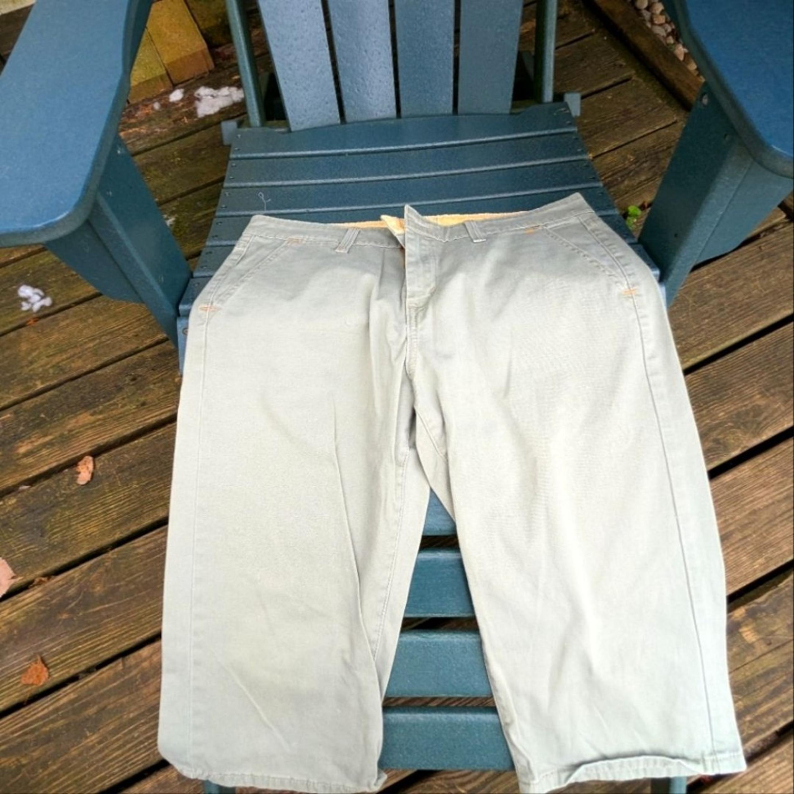 Women's Levis Tab Twill Lt. Grn cropped Khakis Sz 12 17" inseam - Levi's