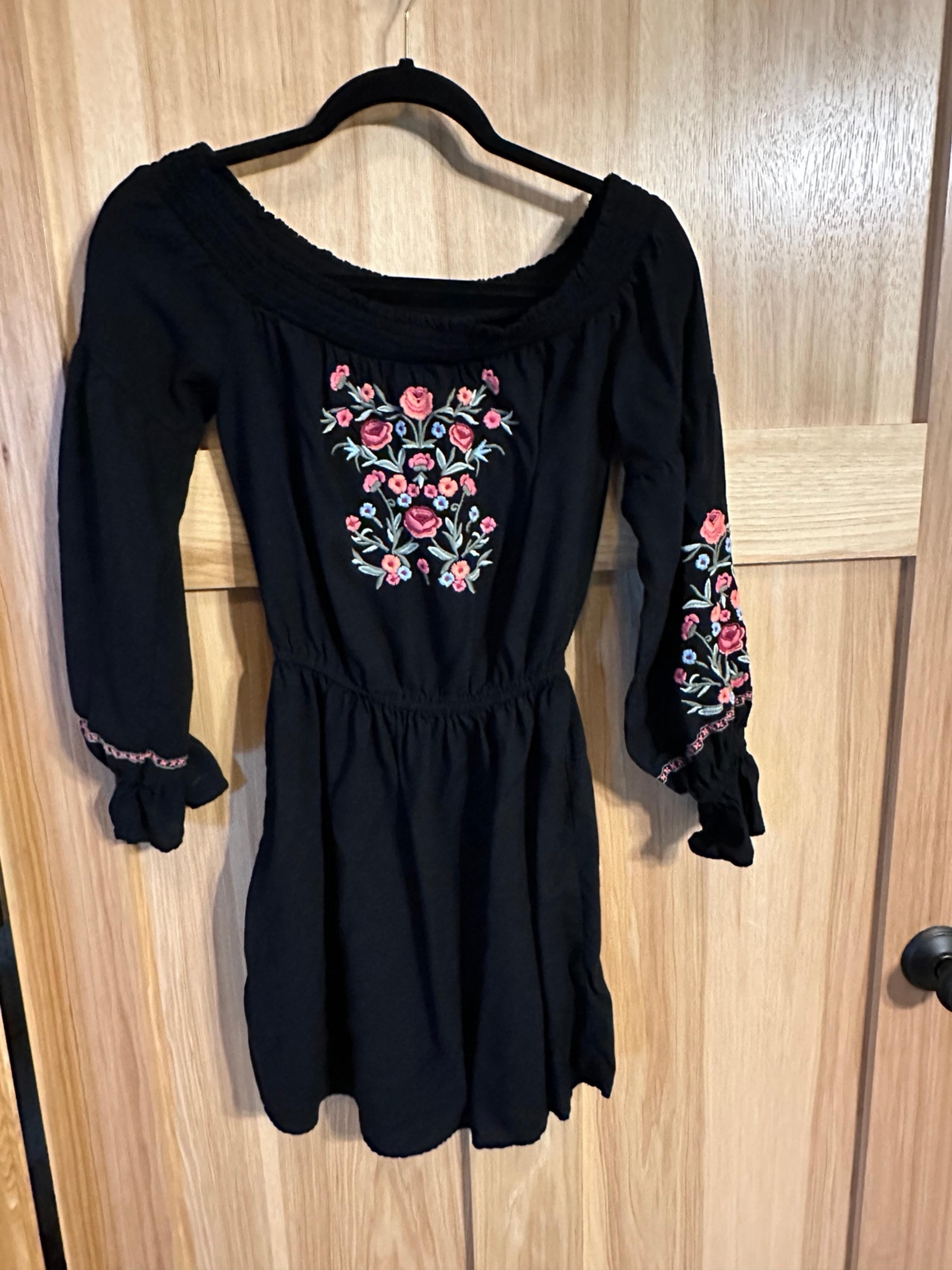 Hollister Dress Womens S Black Embroidered Floral Long Sleeve Off Shoulder