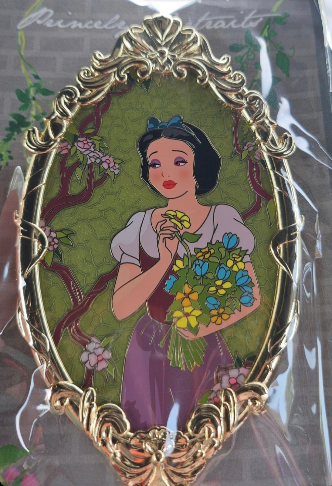 Pinchantress Snow White portrait pin