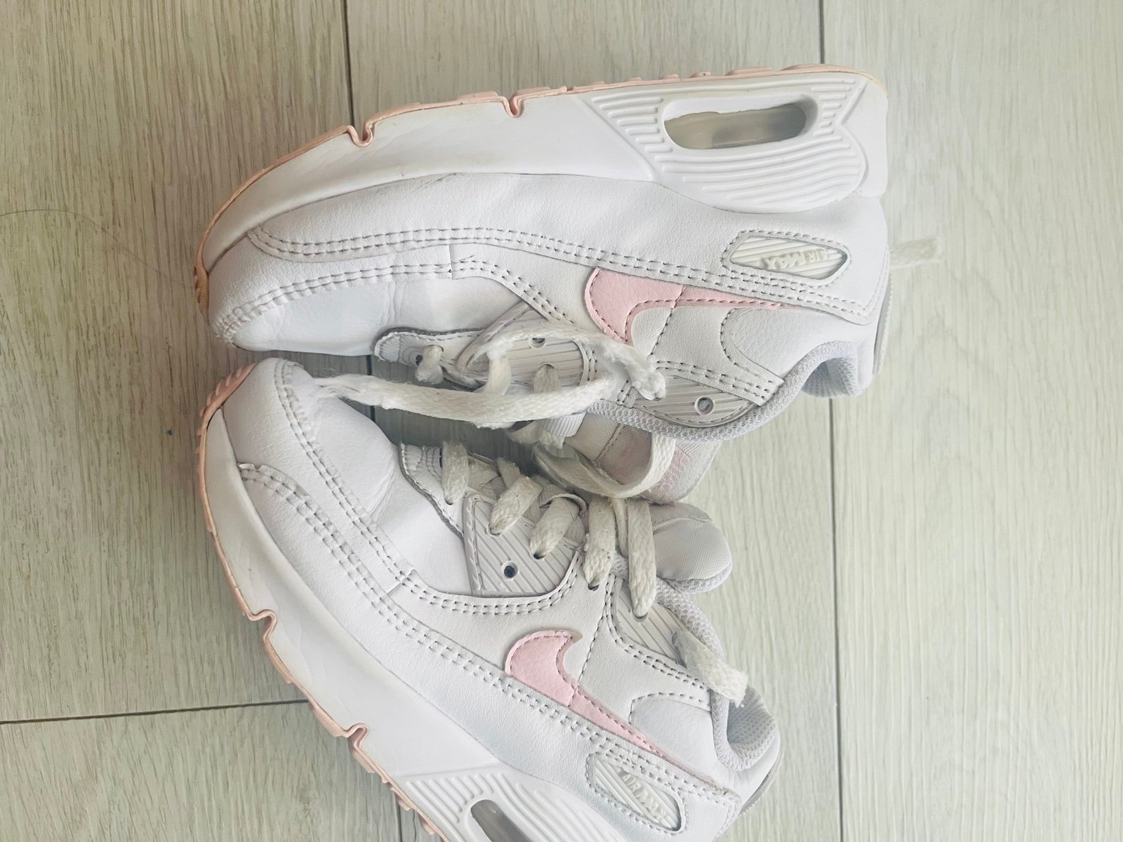 Nike air max toddler girl size 12 great condition!!!