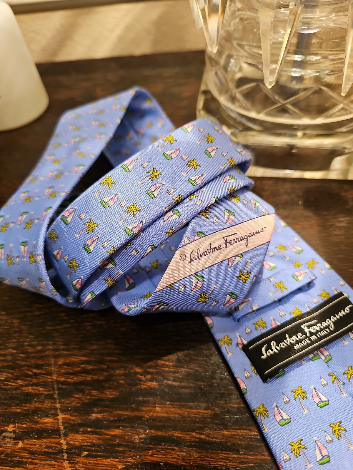 Salvatore Ferragamo 100 % Silk Soie Pink/blue Sailboat tie