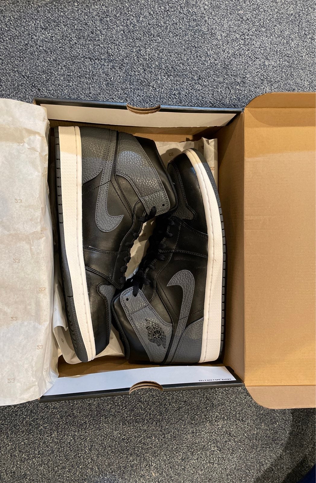 Nike Air Jordan 1 Mid Shoes Size 12