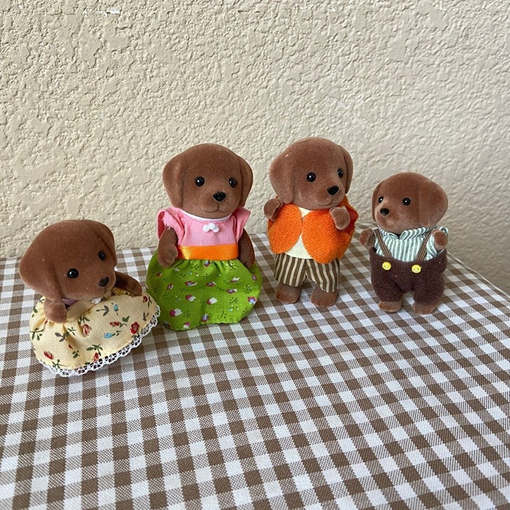 Sylvanian Families Calico Critters Hunter-Smyth Chocolate Labradors