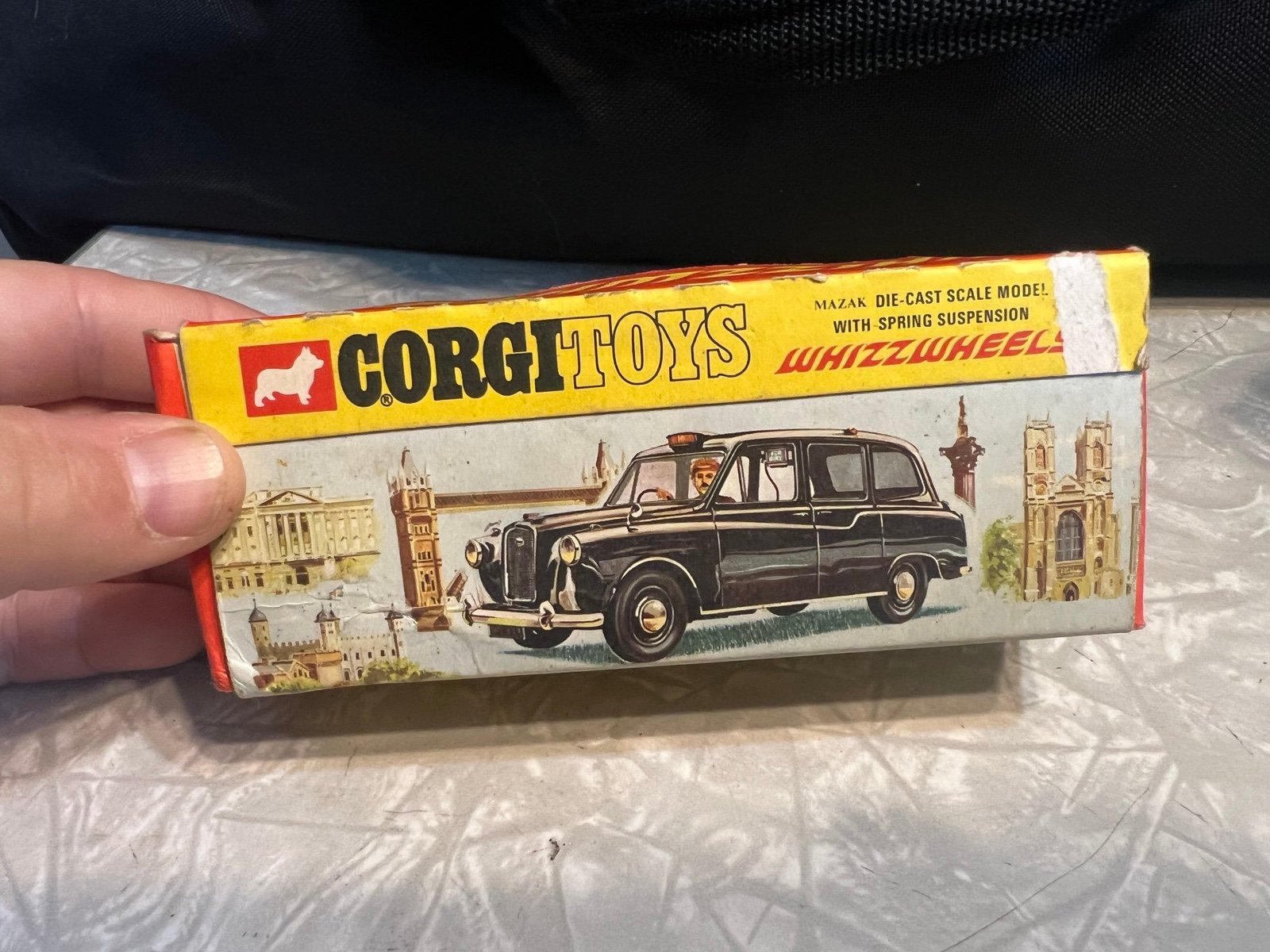 CORGI WHEELS No 418 AUSTIN LONDON TAXI in box Cars