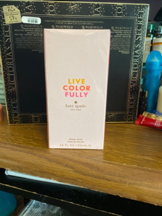 Live colorfully shower cream