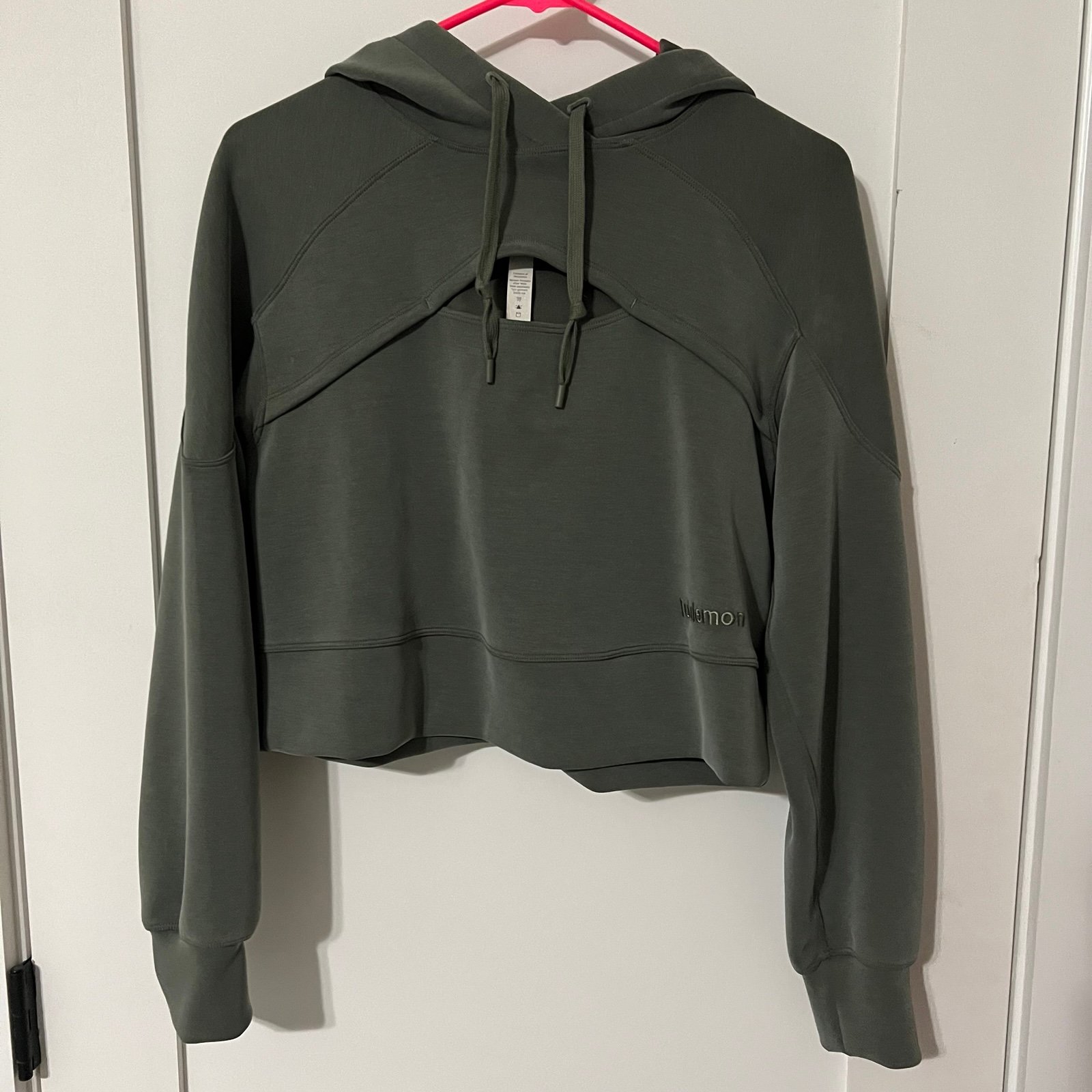 LIKE NEW/EUC Lululemon Get Centered Crop Hoodie (4)