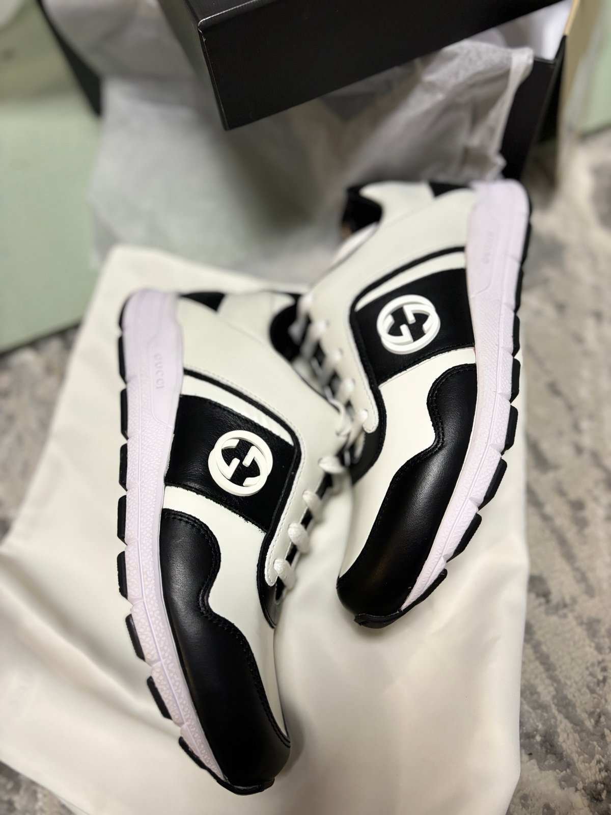 Gucci White and Black Leather Sneakers Size 36