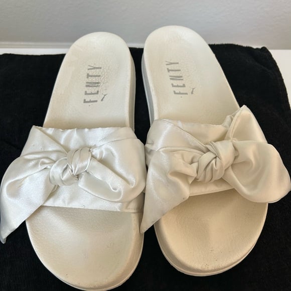 Fenty Rihanna Puma Collab Women's White Slide Sandals with Bows, Size 7.5