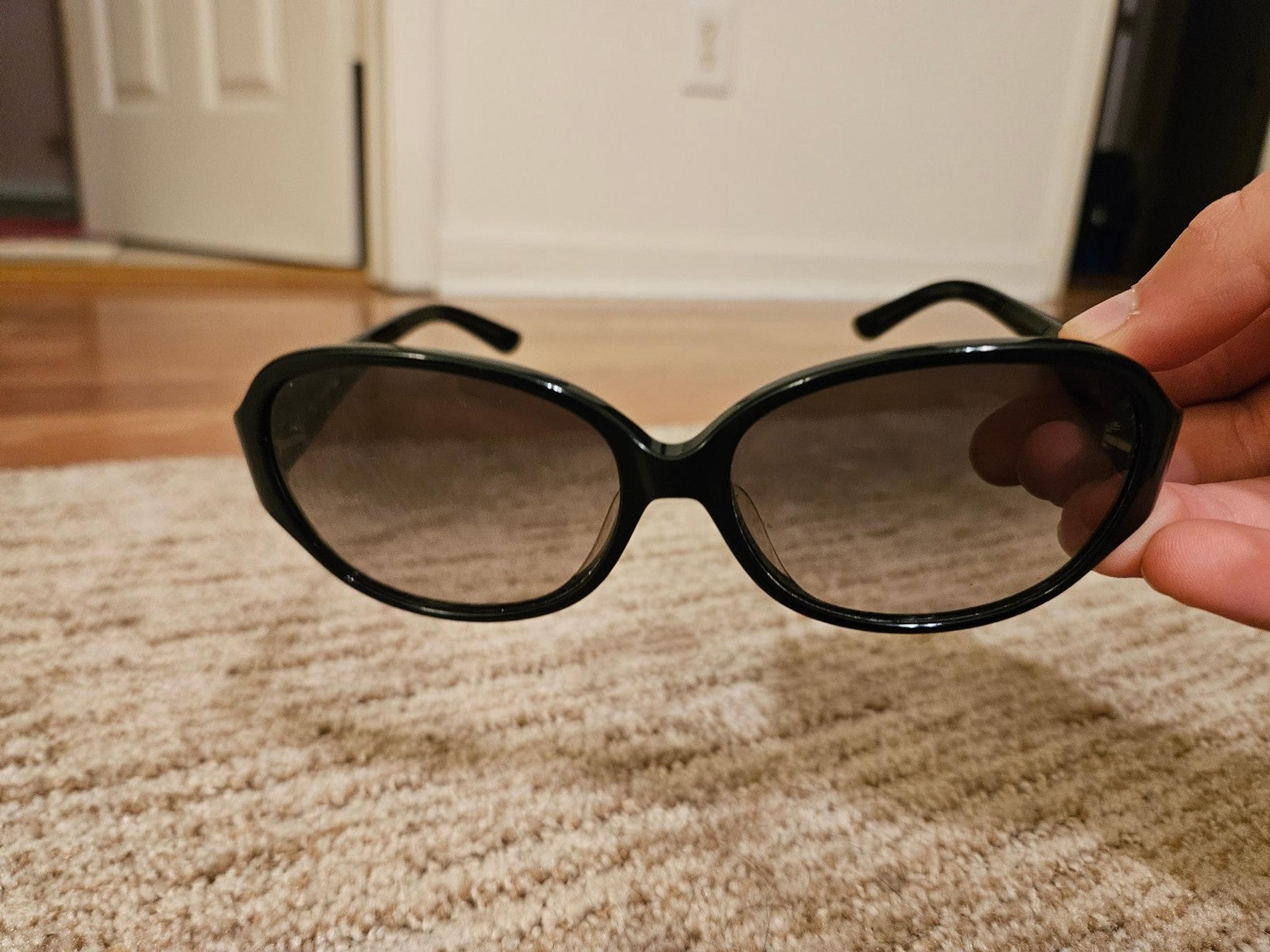 black sunglasses for women - Lacoste