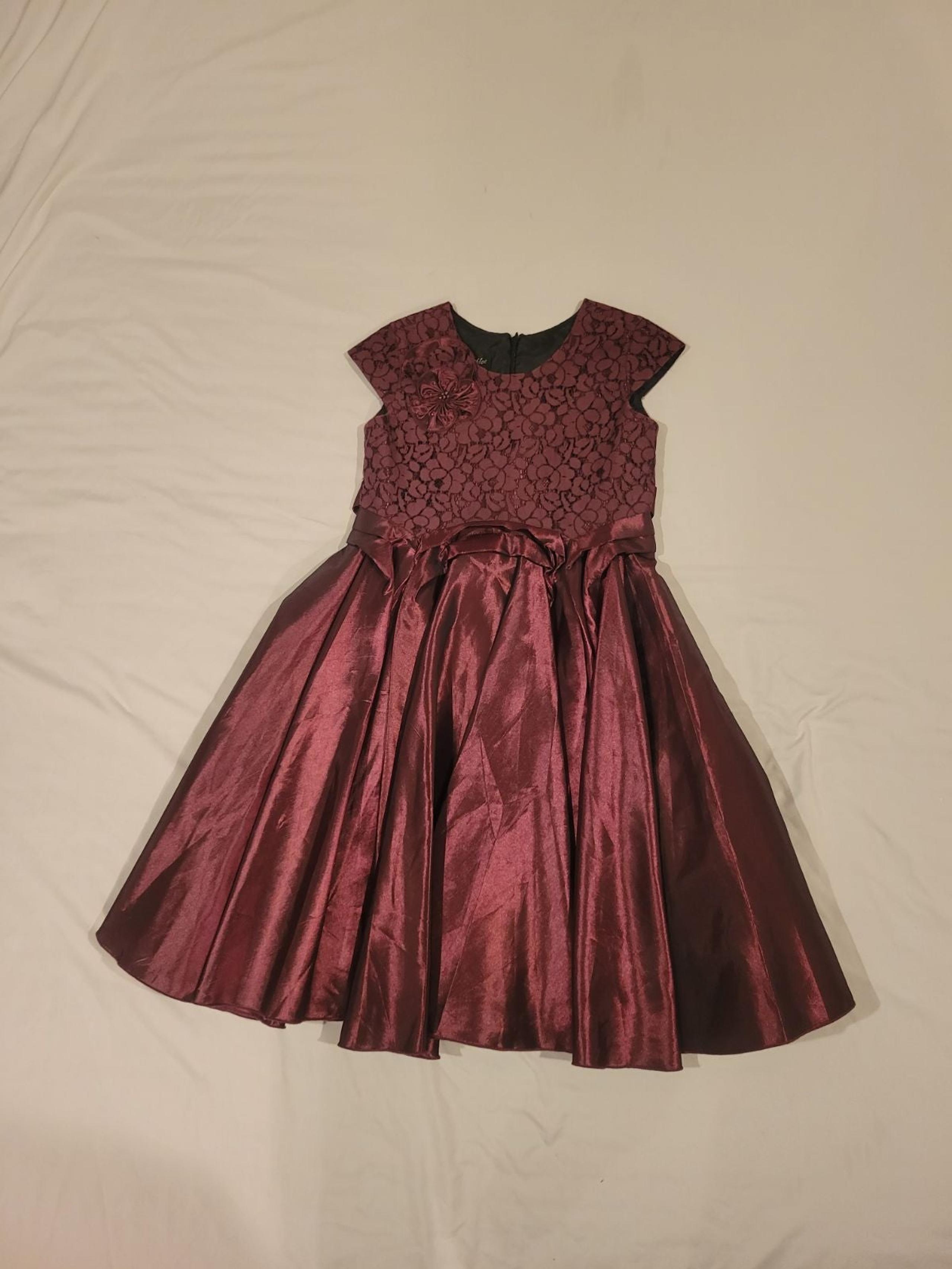 Isobella and Chloe Girl's dress. Size 6 - Isobella & Chloe
