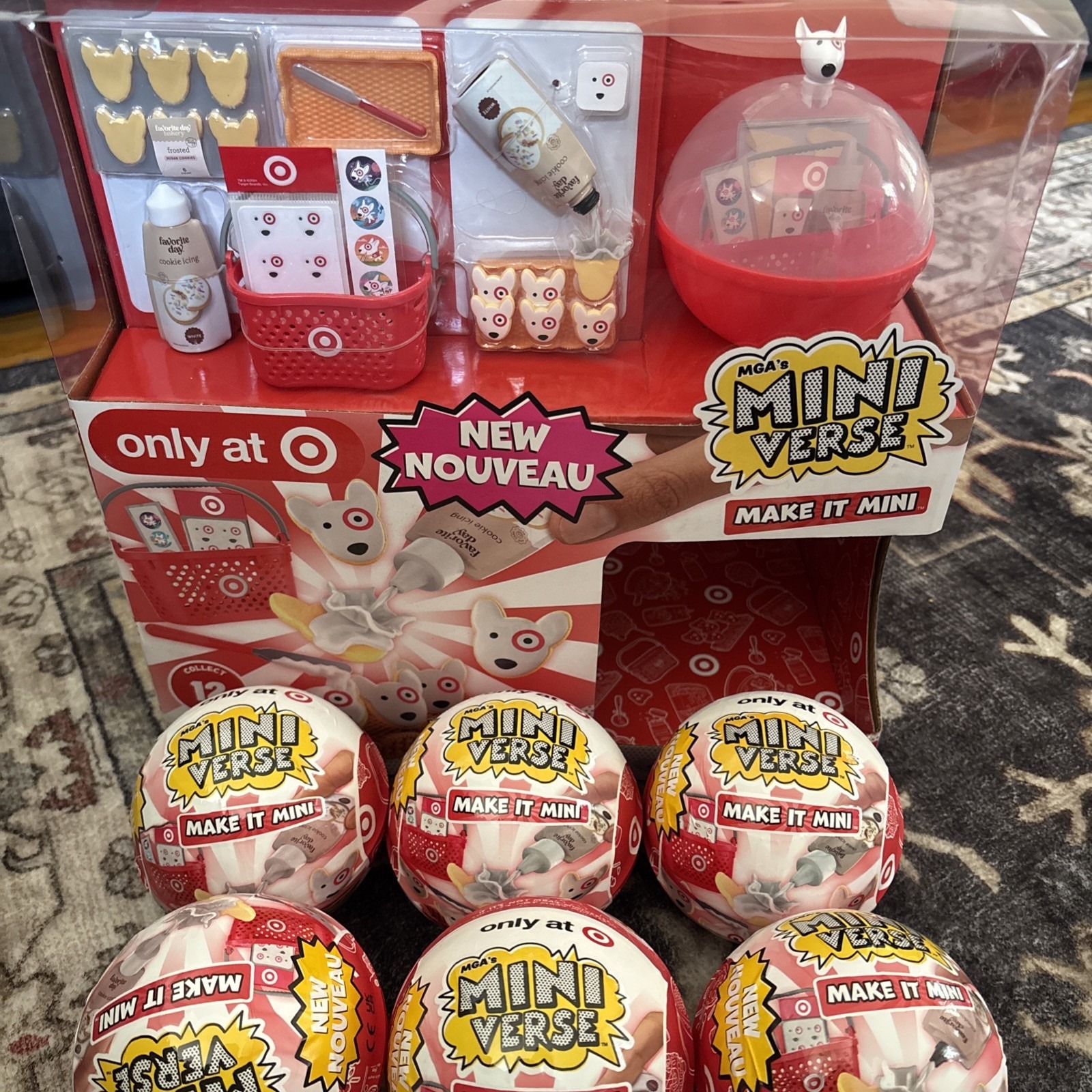 Target Miniverse Make It Mini Favorite Foods 6 Capsules + Display Case NEW