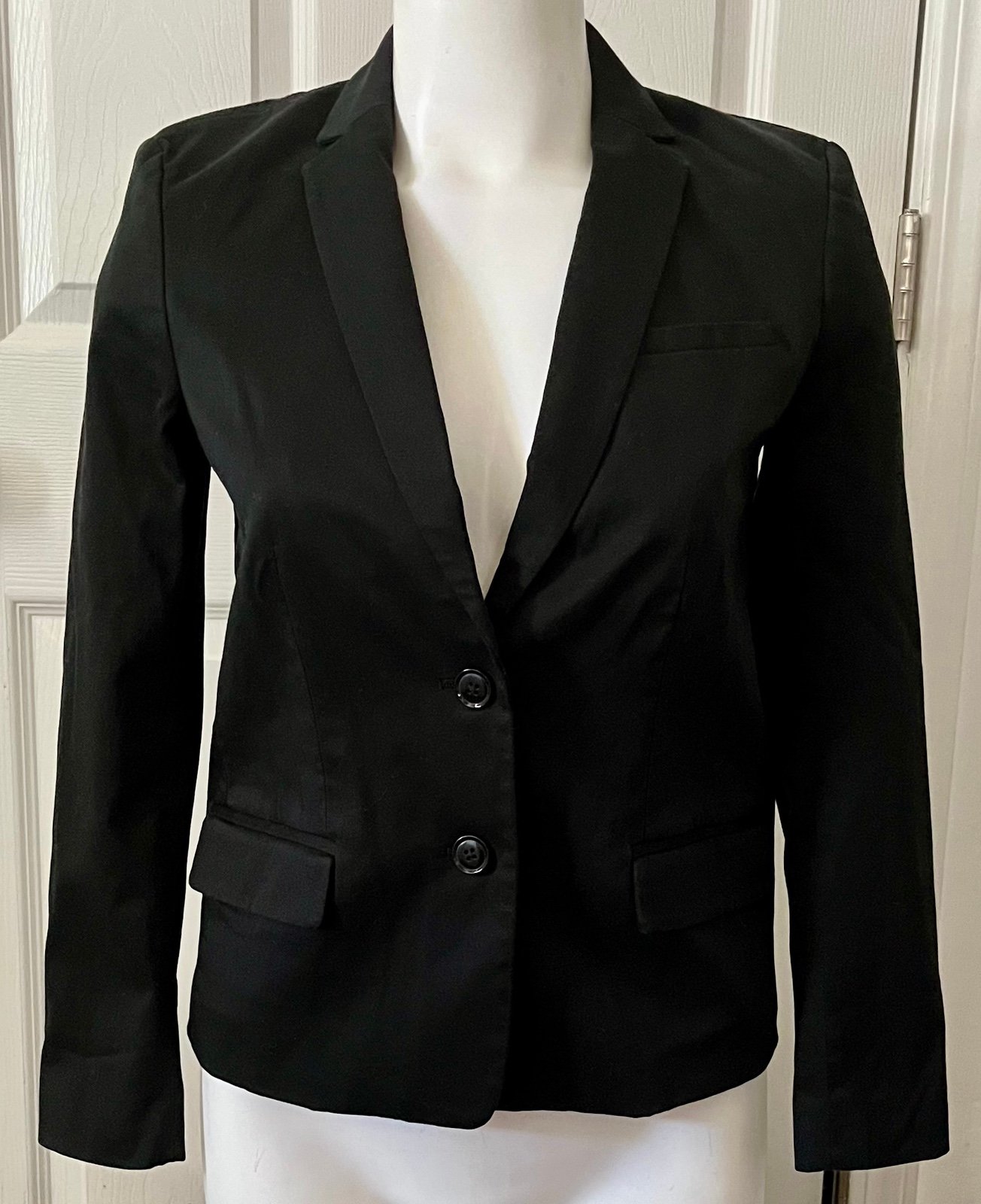 NWT Banana Republic Black 2 Button Blazer Women’s size 4