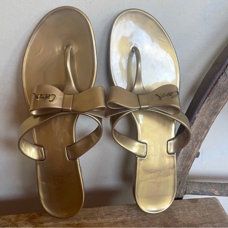 COACH Gold Jelly Flip Flops Bows & Logos Worn Once 10M Perfect for Pool & Beach