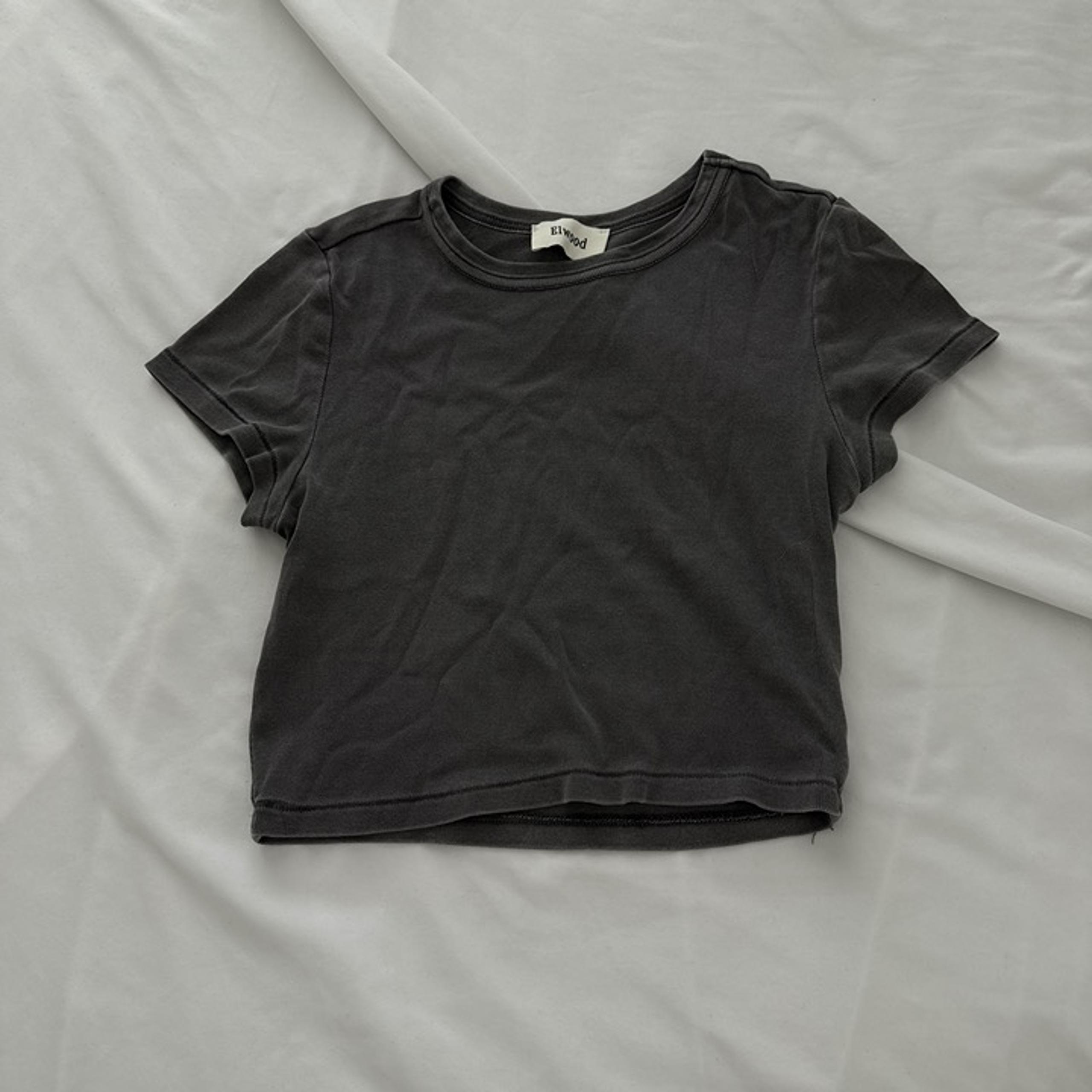 elwood crop top   Size large   Condition: great   Color: grey     Details : - cr
