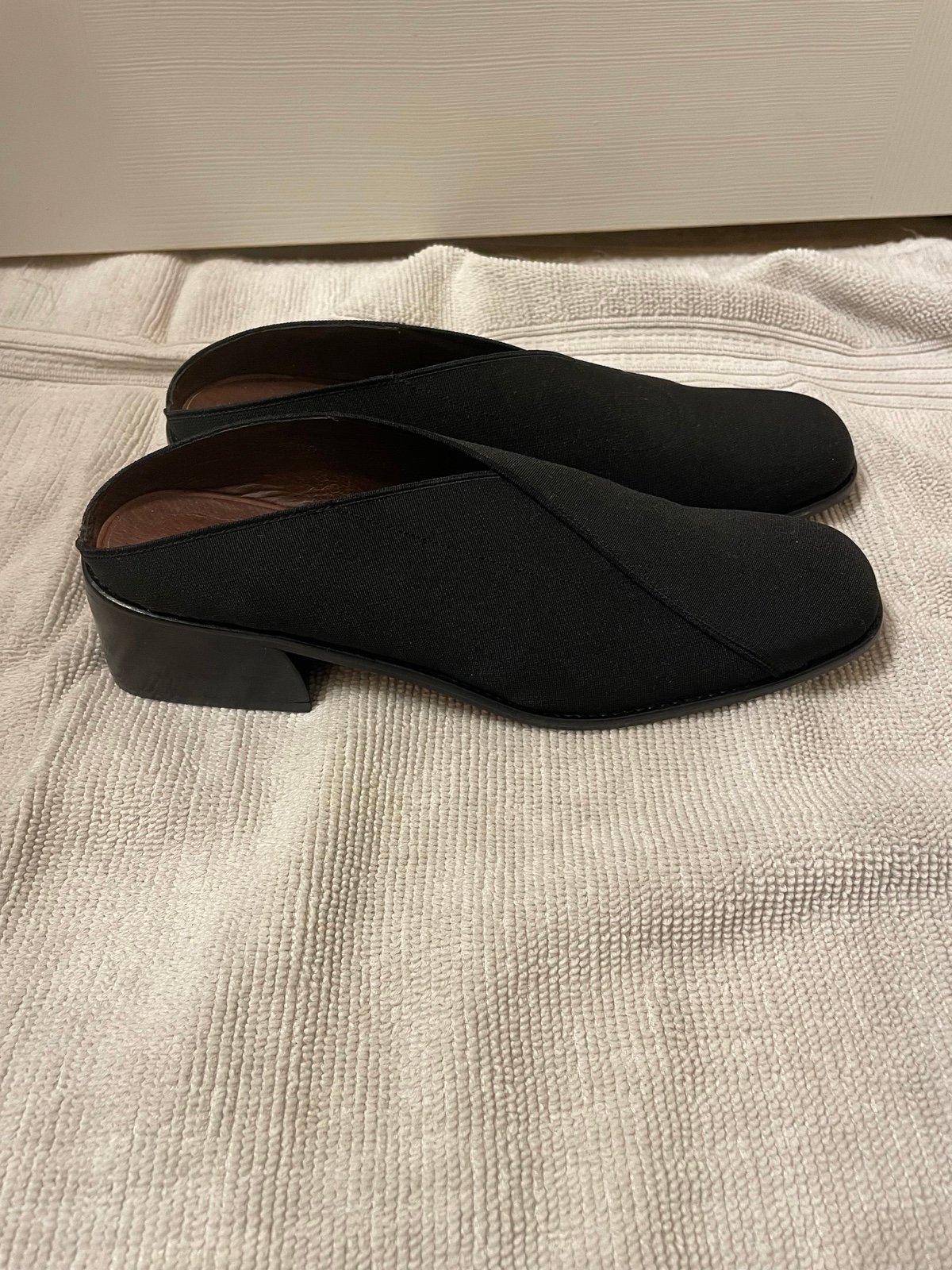 Women's Size 8.5 Narrow Donald Pliner Abito Black Slip-on Stretch Mule