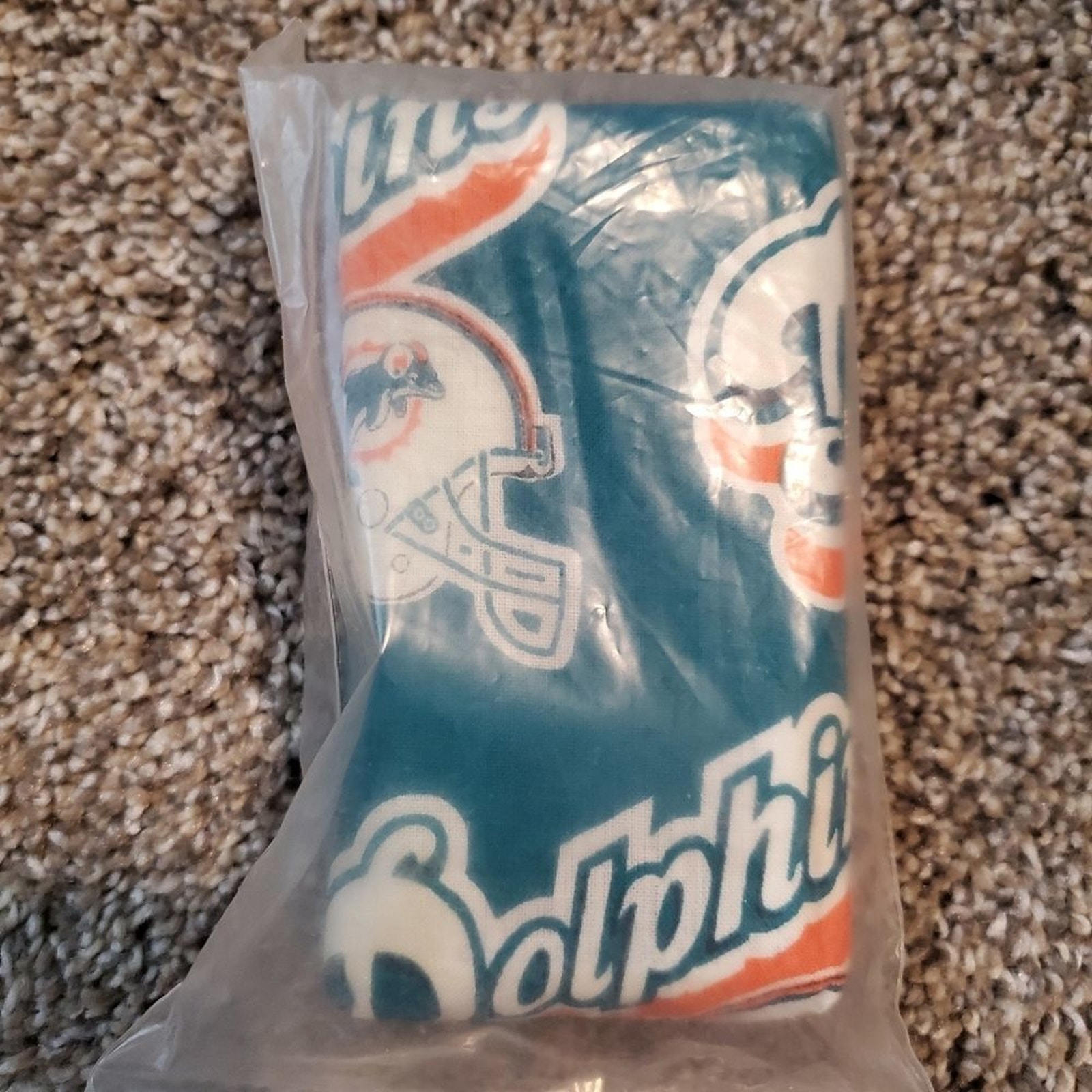 Miami Dolphins pocket tissue holder with tissues