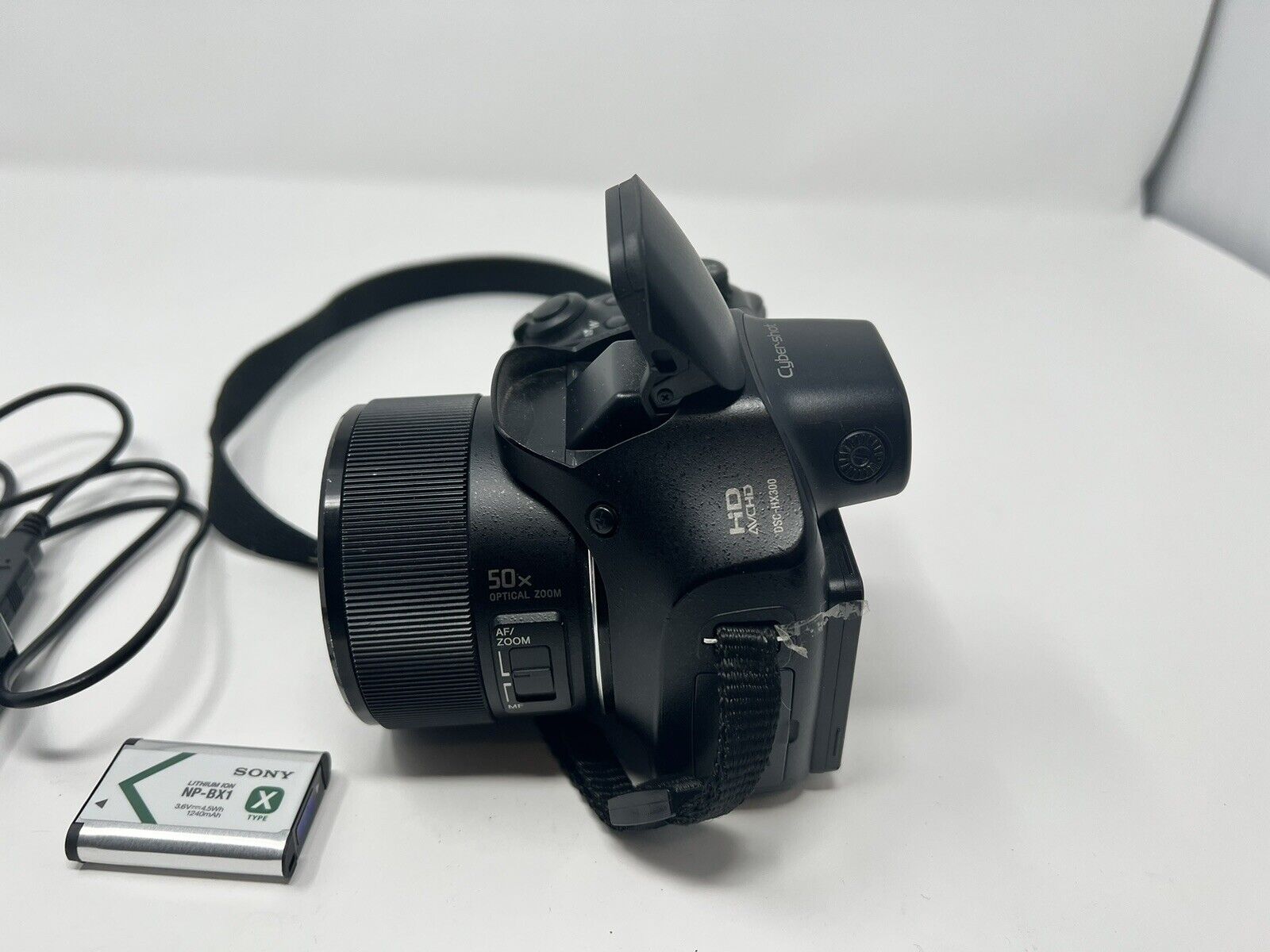 Sony Cyber-shot DSC-HX300 20.4MP Digital Camera 50x (24-1200mm) With E62:10 Err