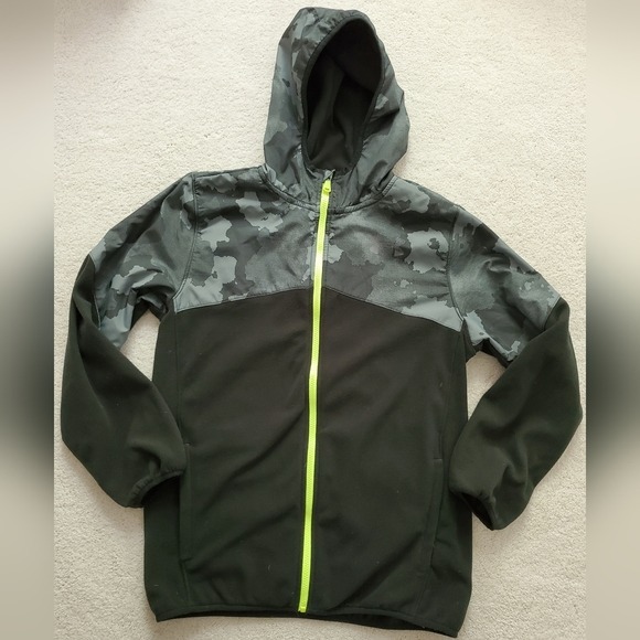Under Armour North Rim Micro Fleece Camo Hooded Jacket in Artillery Green szXL