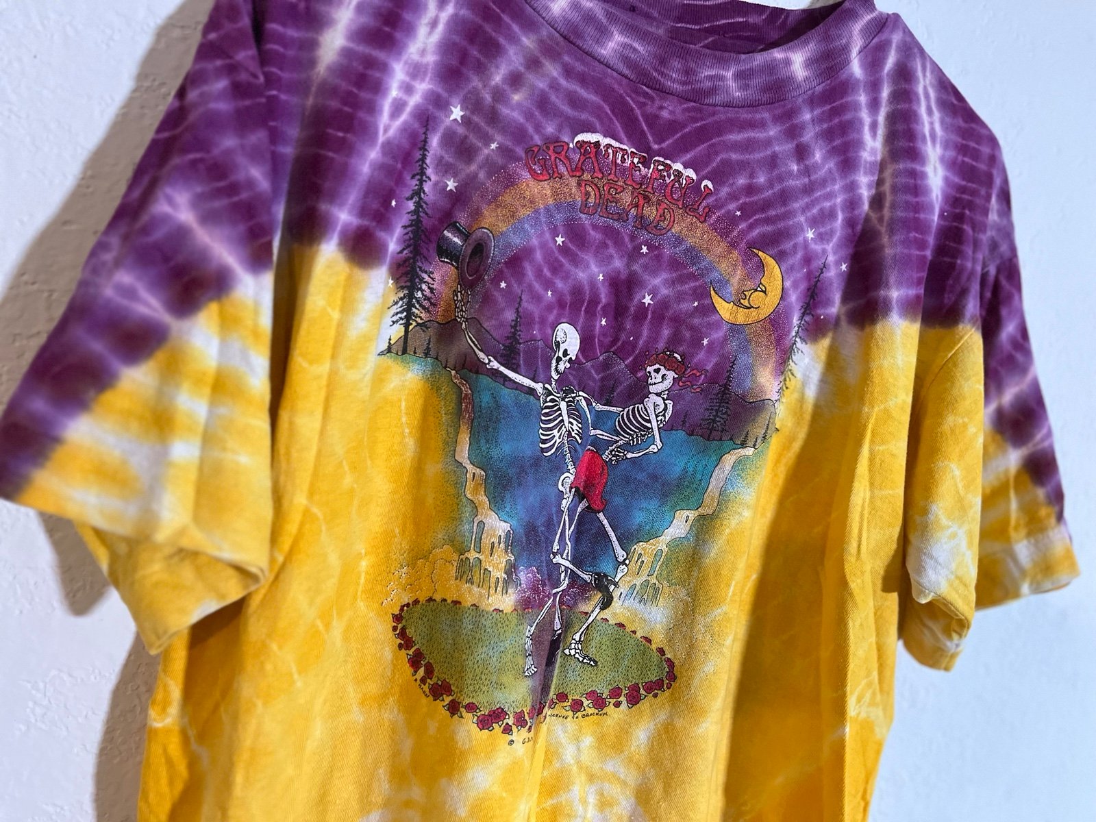 1990 Grateful Dead, tie-dye yellow and purple shirt