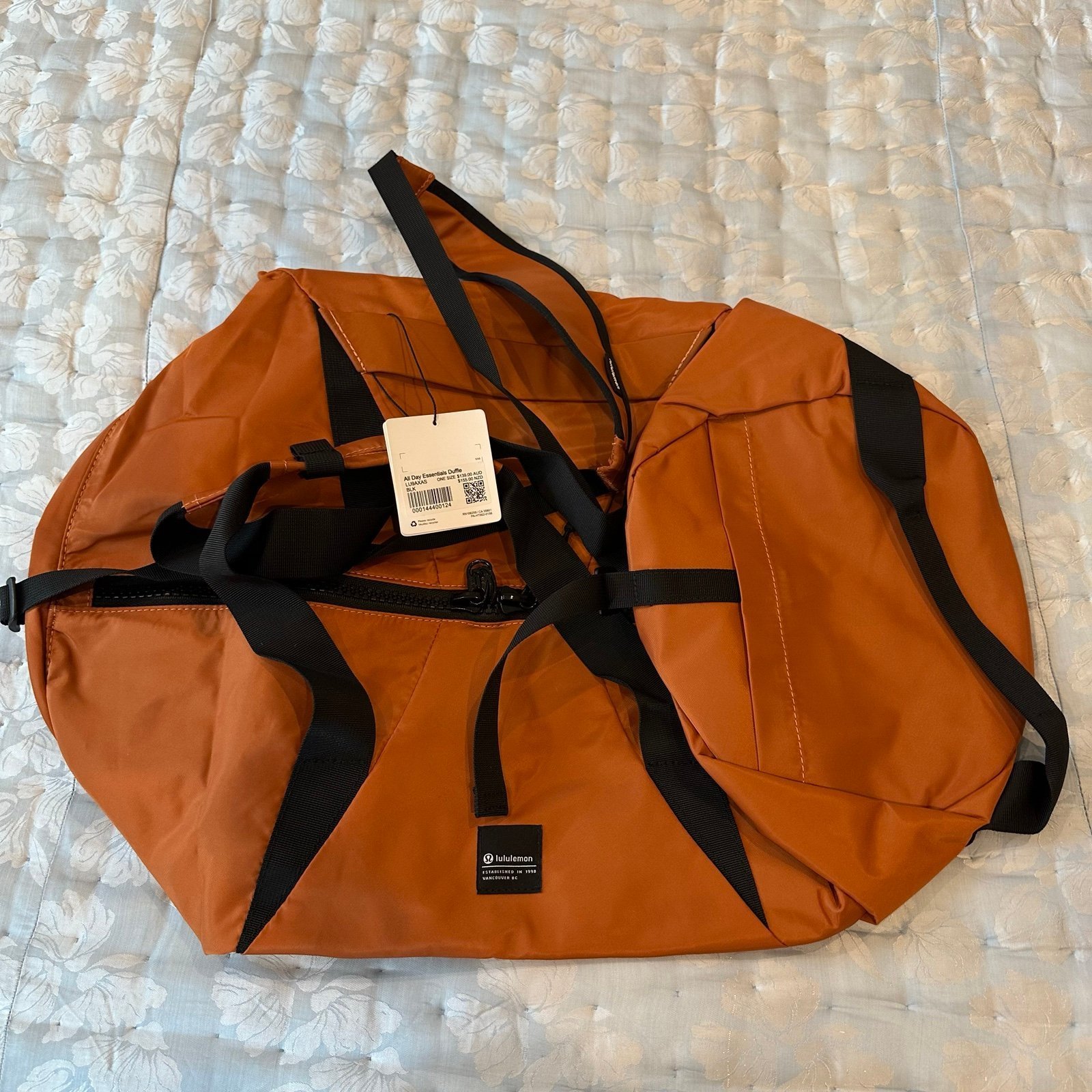 Lululemon All day Essential Duffle Bag gym bag new orange gym travel bag