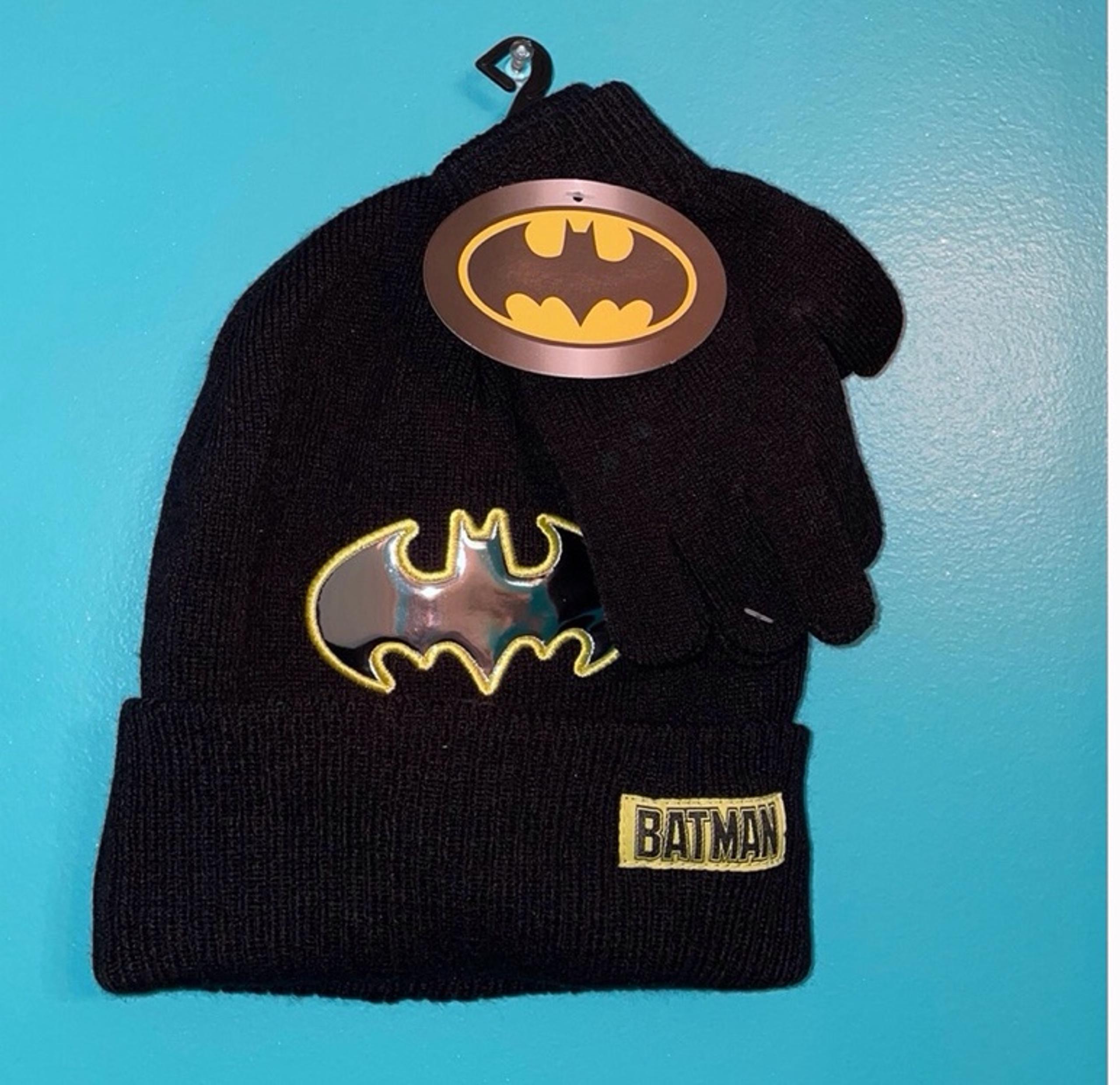 Batman toboggan and gloves set new