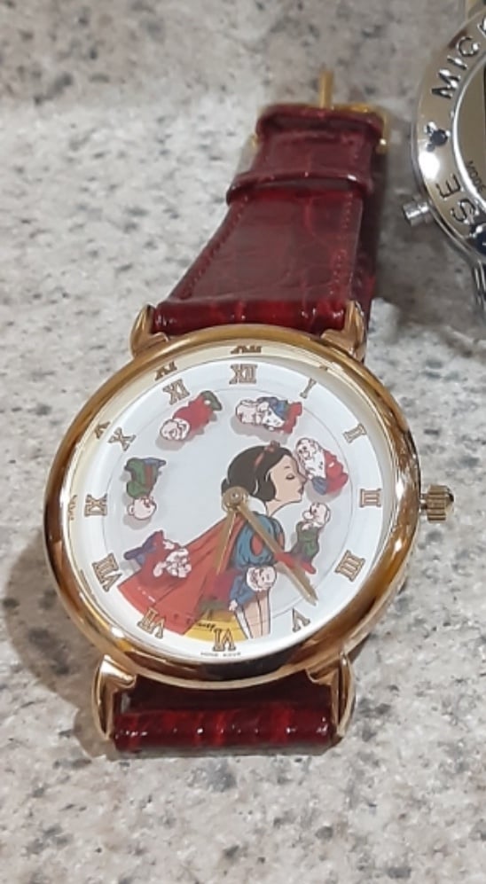 Disney Watch Snow White Kissing 7 Dwarfs Animated Pedre Wristwatch