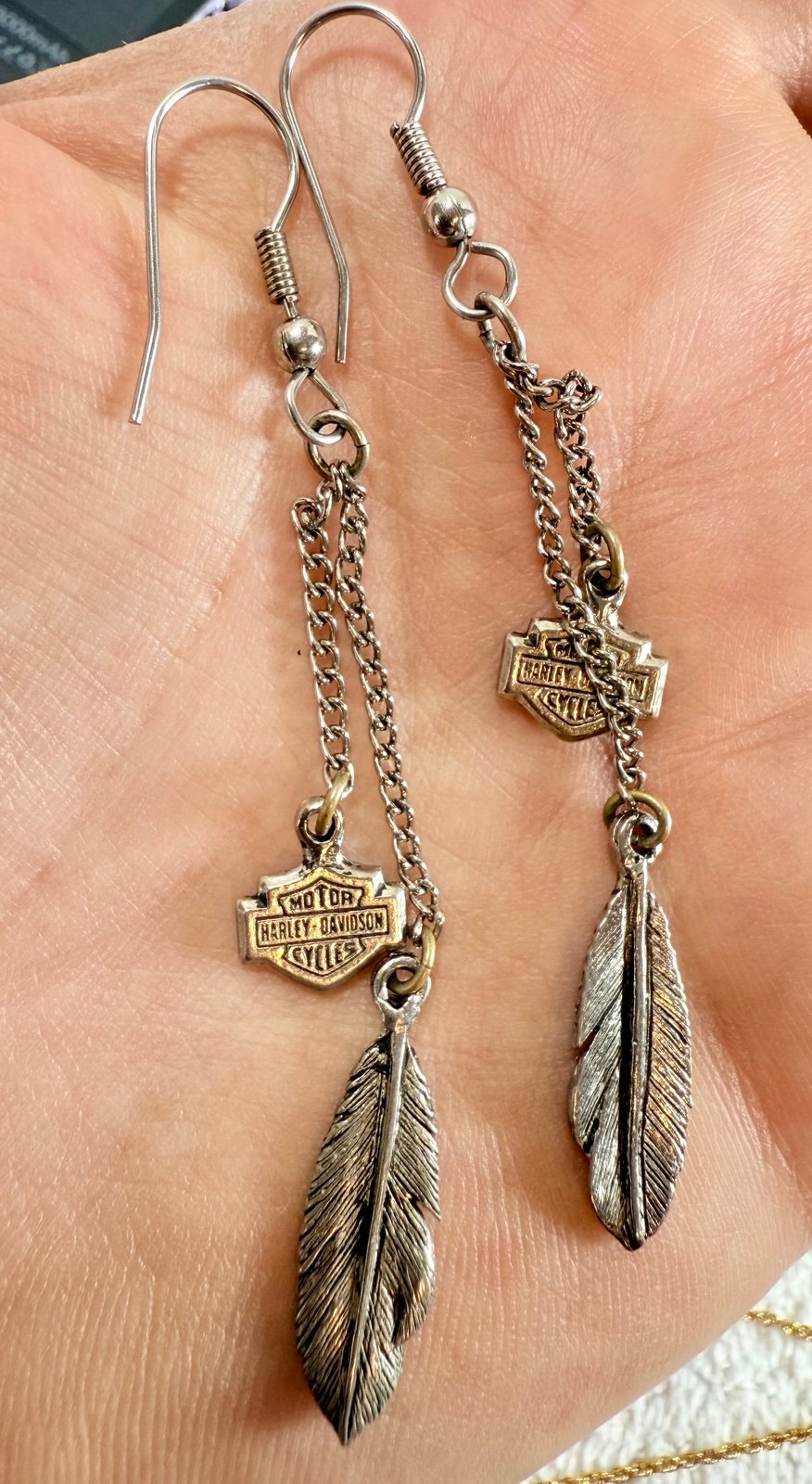 Vintage Harley-Davidson Feather Dangle Earrings – Motorcycle Logo Charm – Biker