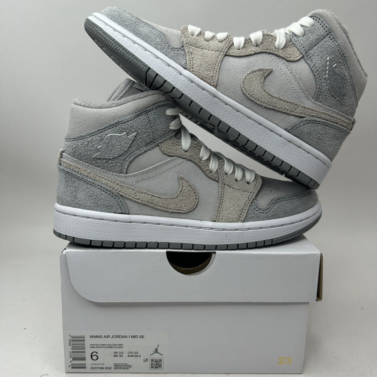 Nike Shoes Air Jordan 1 Mid SE WMNS “Particle Grey/Fleece” 2023