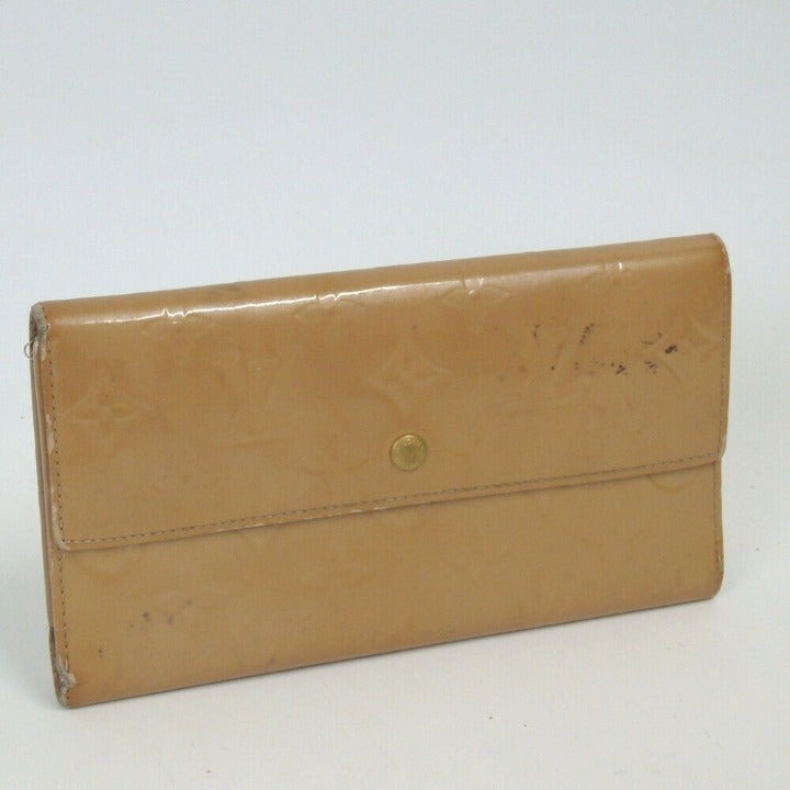 LOUIS VUITTON Vernis Portefeuille Patent