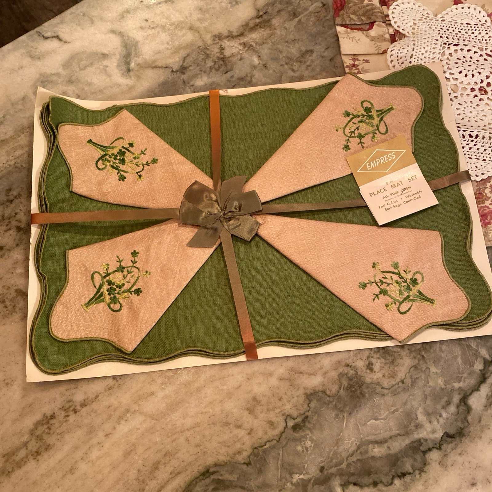 Vintage Pure Linen Place Mat & Napkin Set Irish Embroidered Shamrock New 8 piece