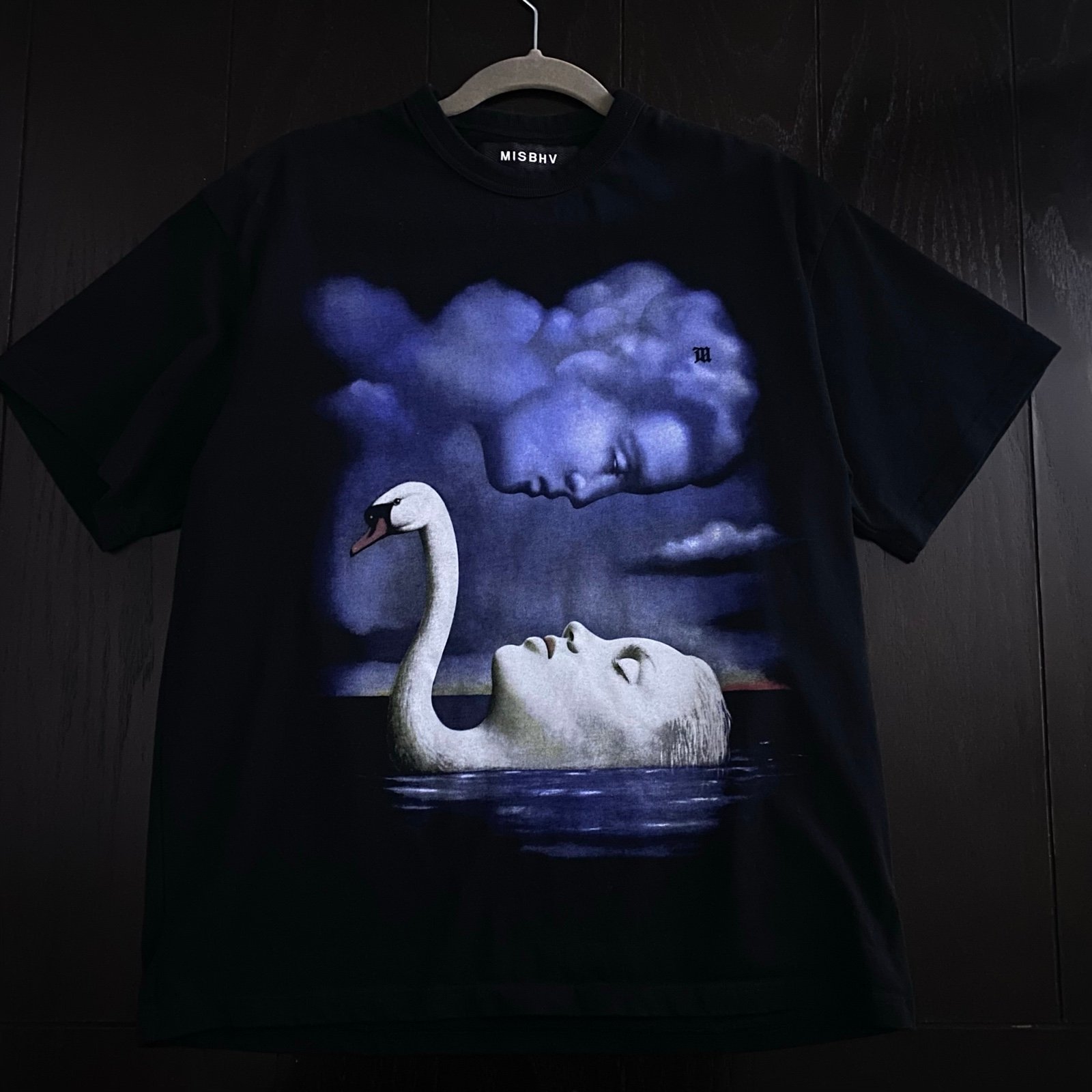 【関税込み】MISBHV ホワイト La Donna Del Lago Tシャツ Misbhv La Donna Del Lago Graphic T-shirt In White | ModeSens