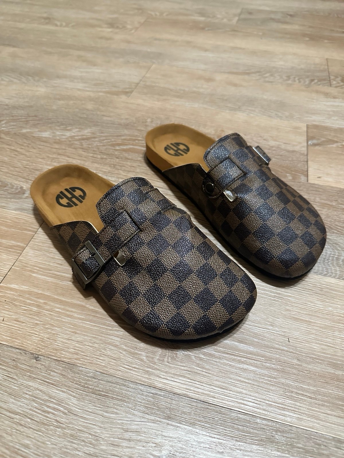 Brown checkerboard clogs